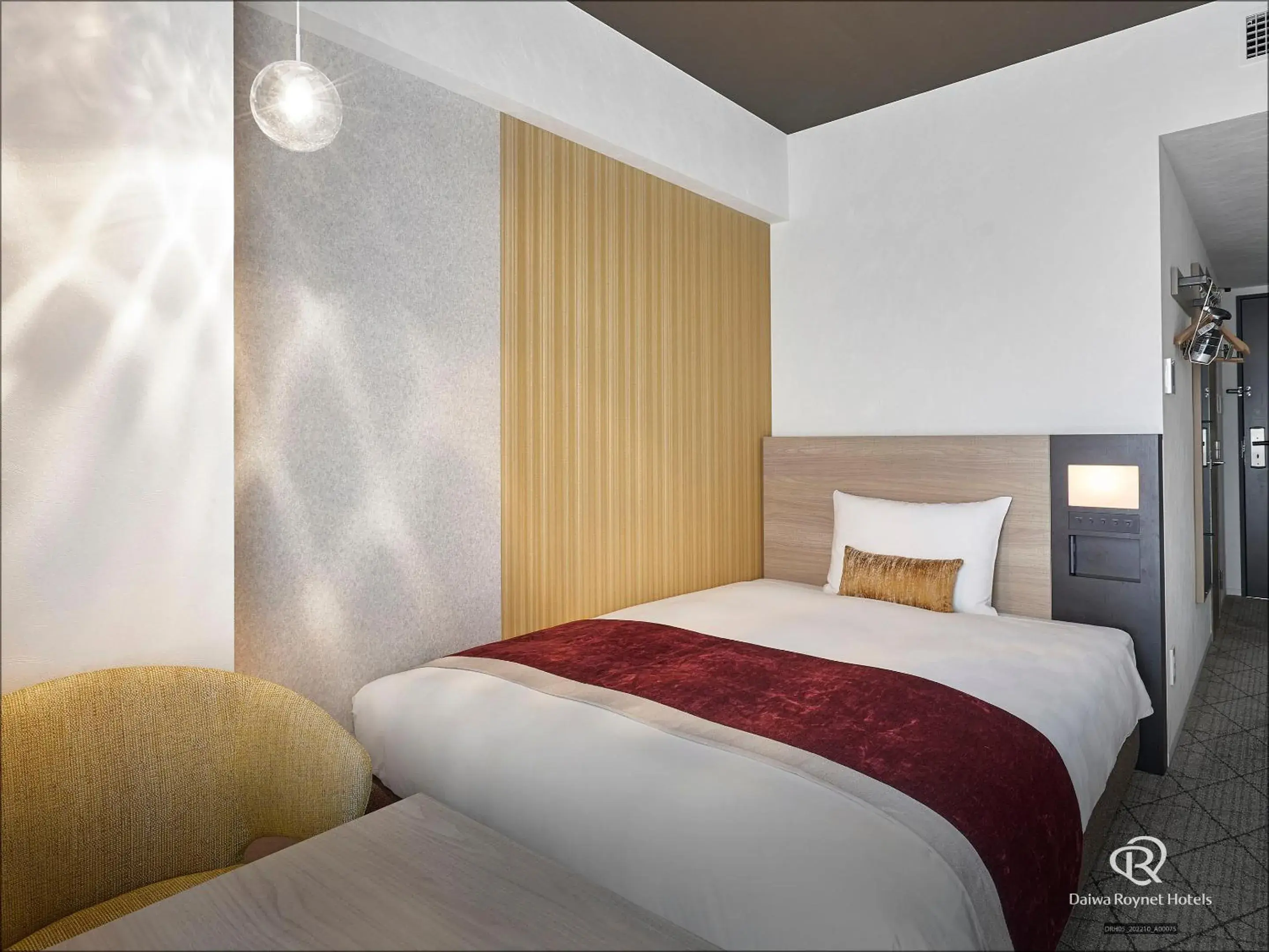 Photo of the whole room, Bed in Daiwa Roynet Hotel Osaka Sakaisuji Honmachi PREMIER Photo of the whole room, Bed in Daiwa Roynet Hotel Osaka Sakaisuji Honmachi PREMIER