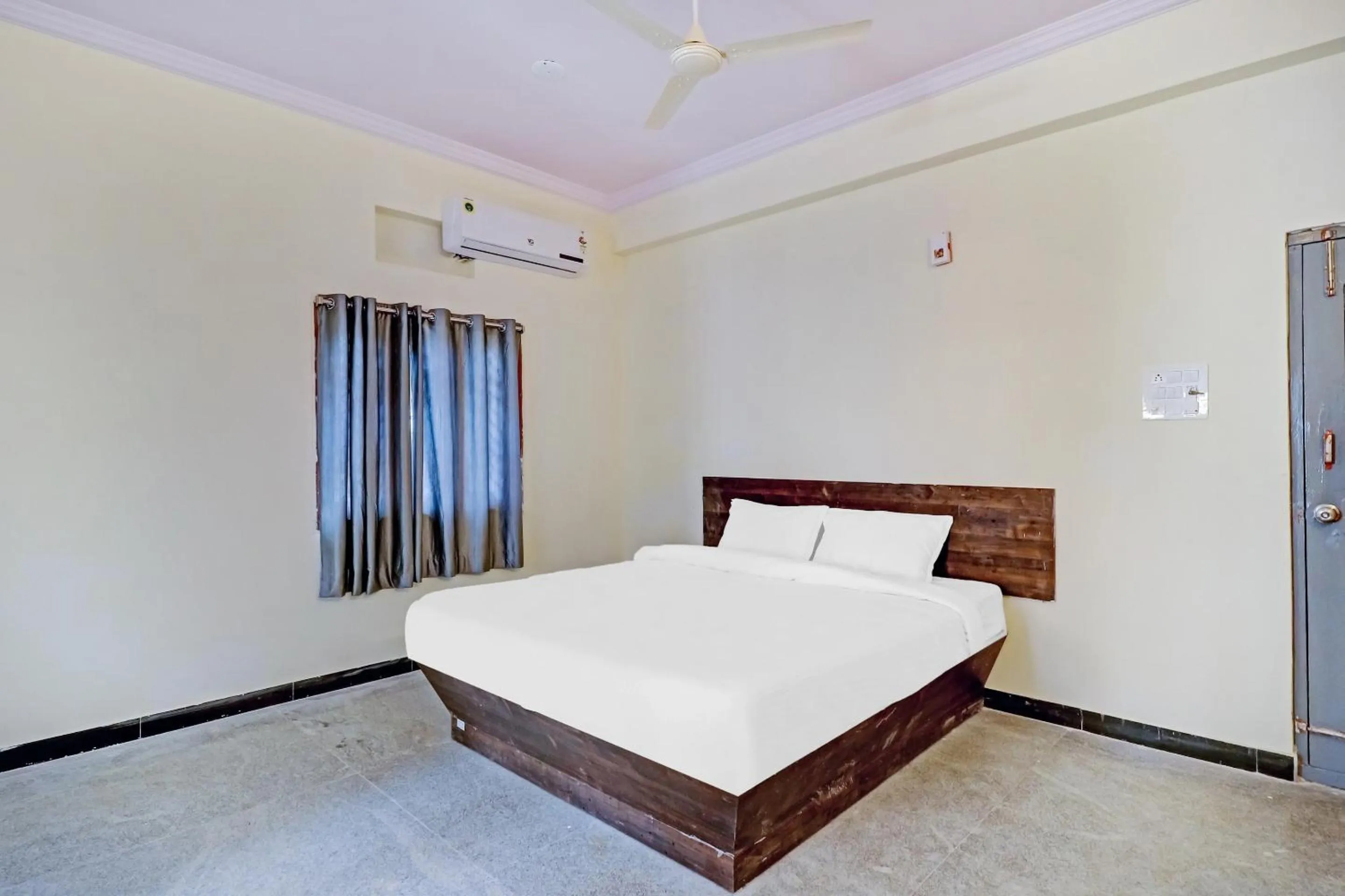 Bathroom, Bed in Hotel O by OYO Abhi's R Square