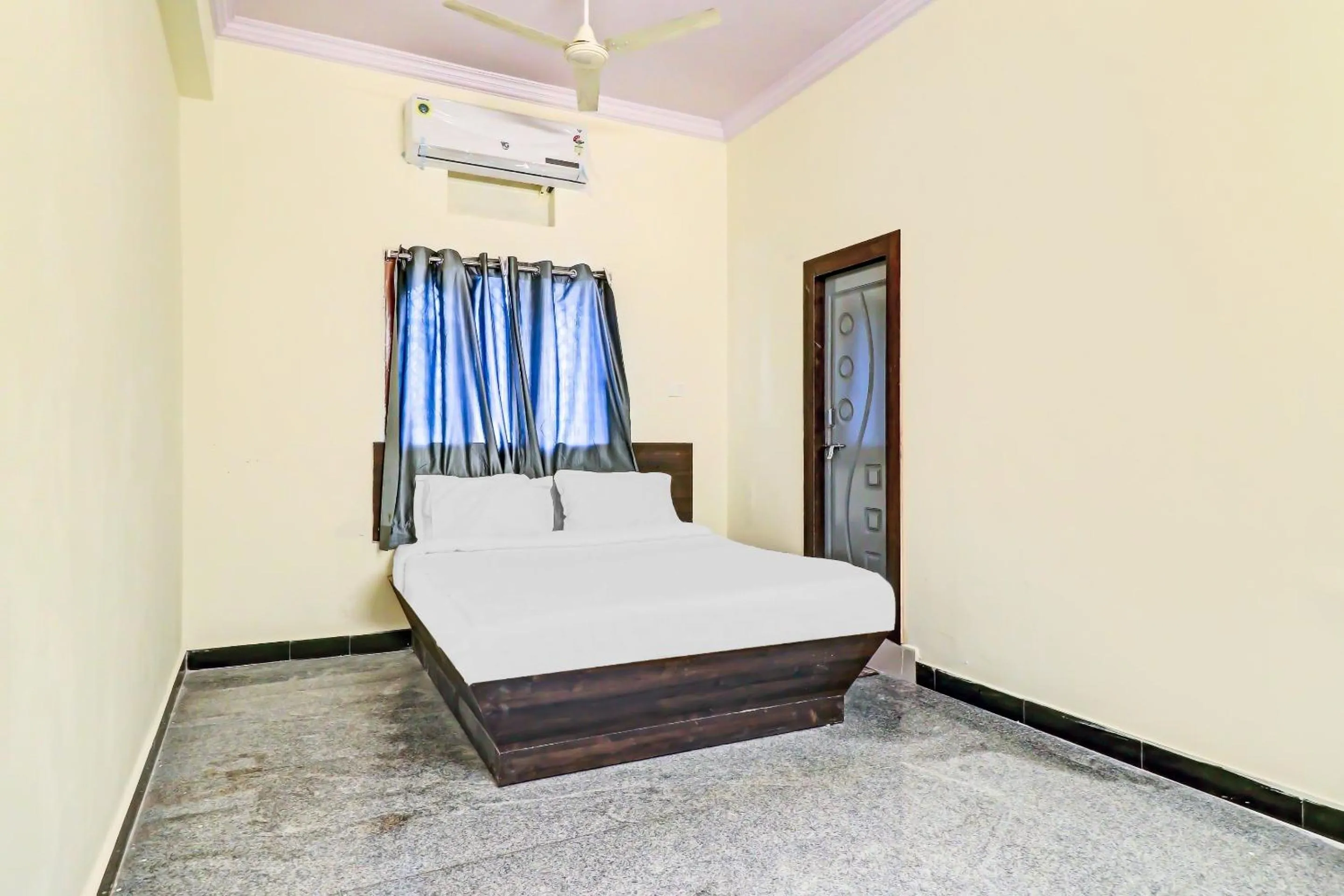 Bedroom, Bed in Hotel O by OYO Abhi's R Square