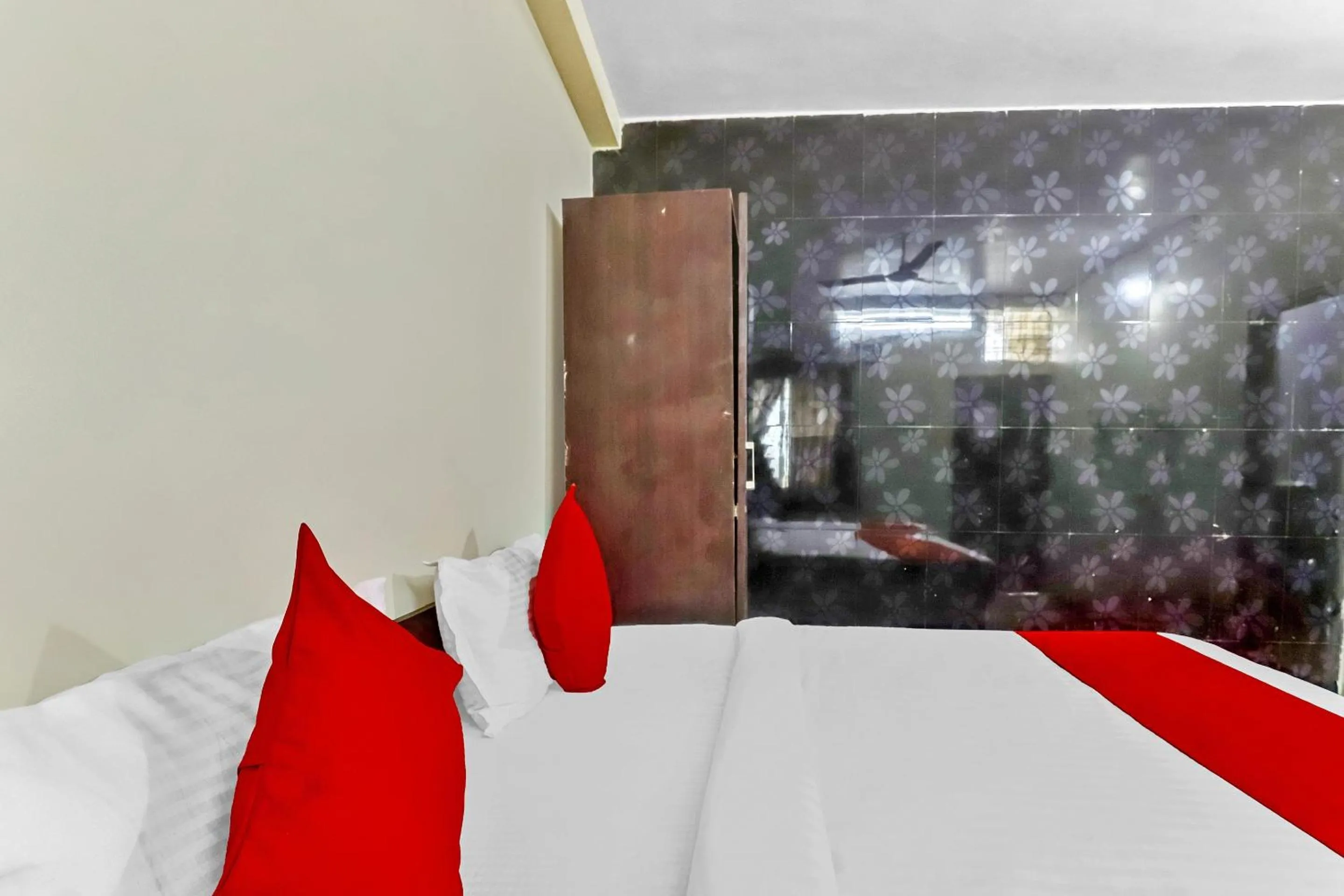 Bedroom, Bed in Hotel O Chintamani Inn Service Apartment