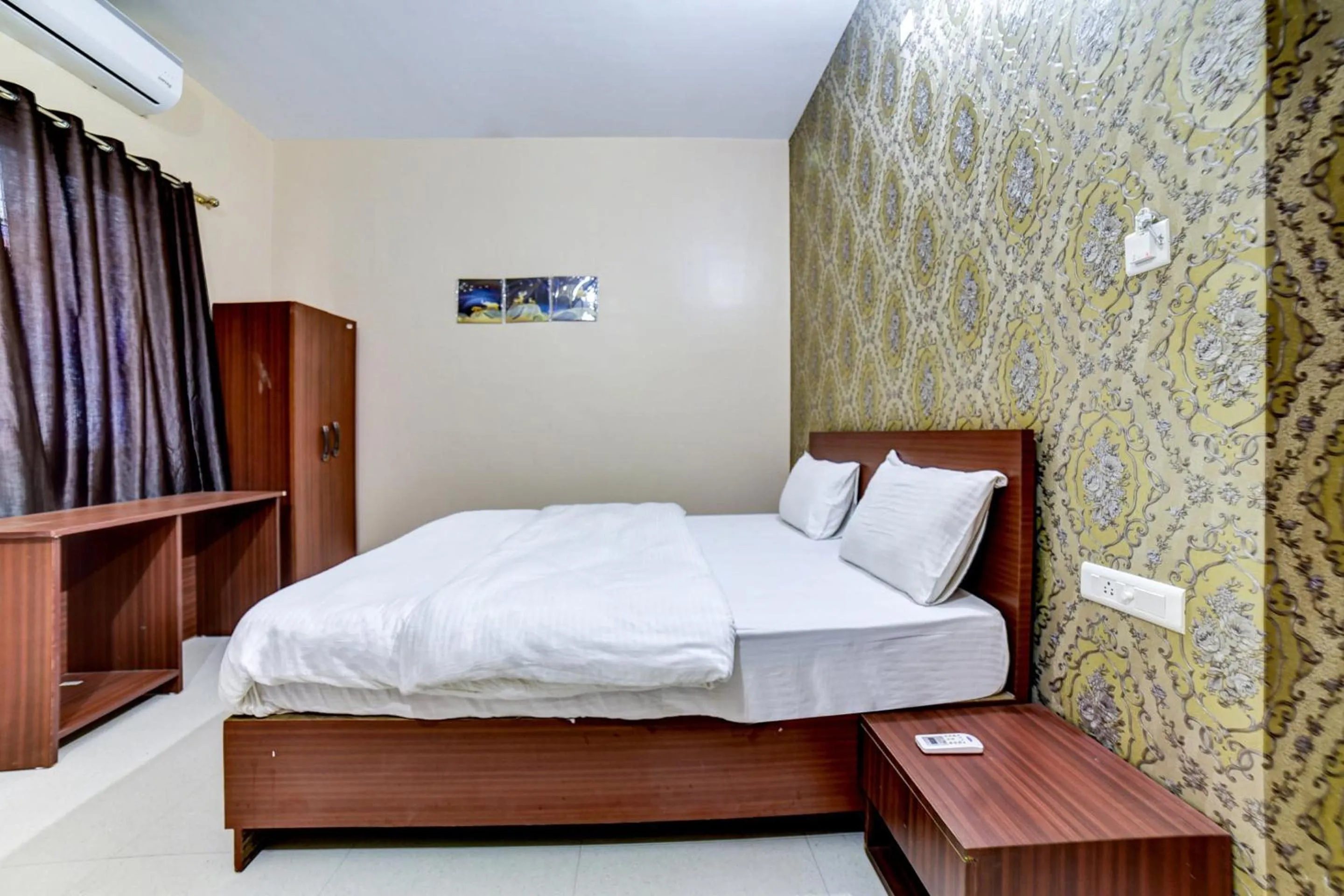 Bedroom, Bed in Hotel O The Hotel Quaint