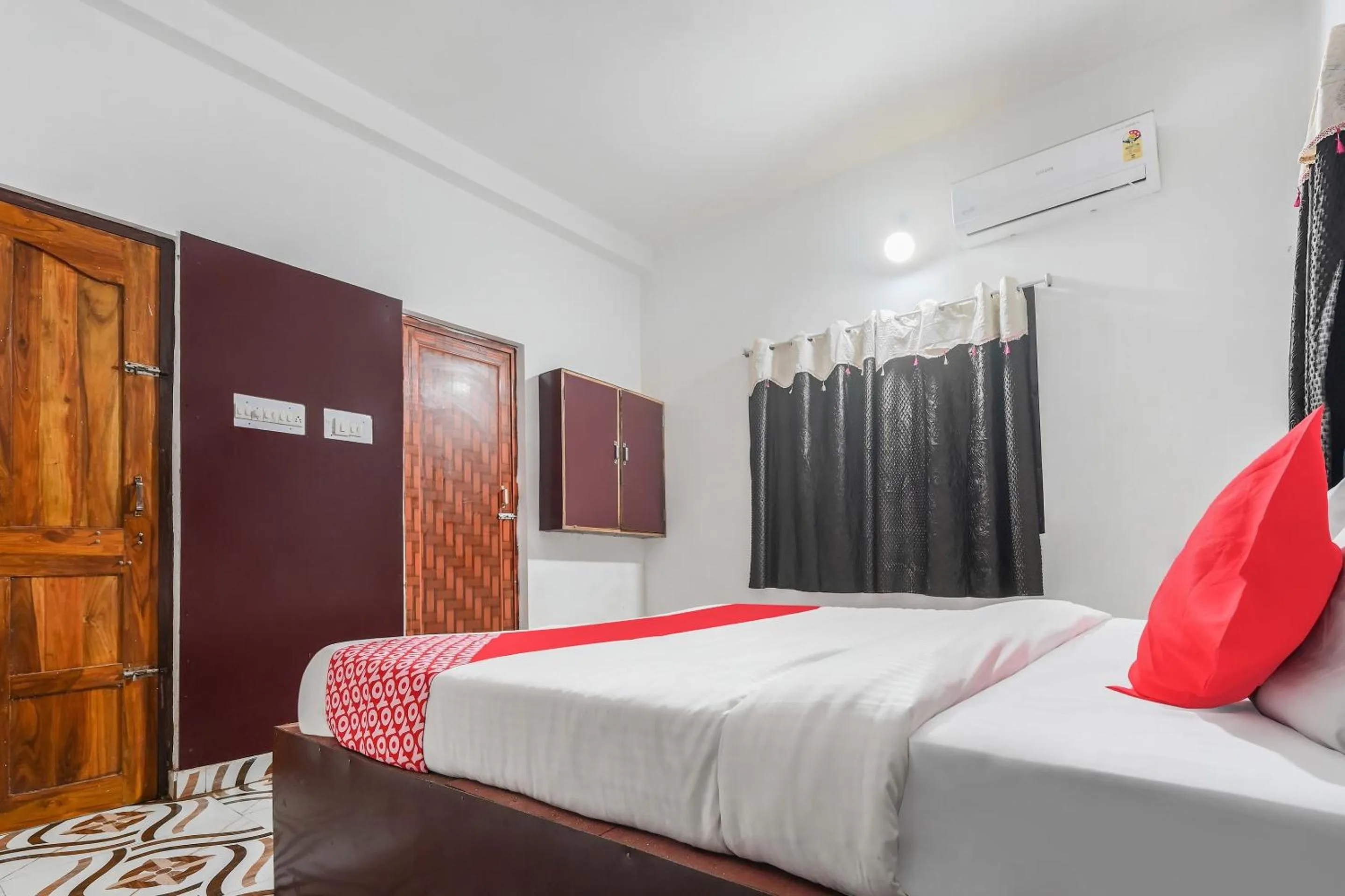 Bedroom in Hotel O ARES RESIDENCY