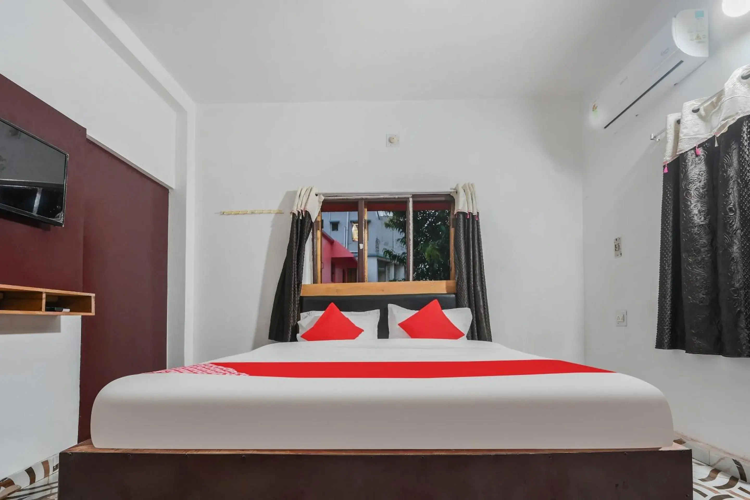 Bedroom in Hotel O ARES RESIDENCY Bedroom in Hotel O ARES RESIDENCY