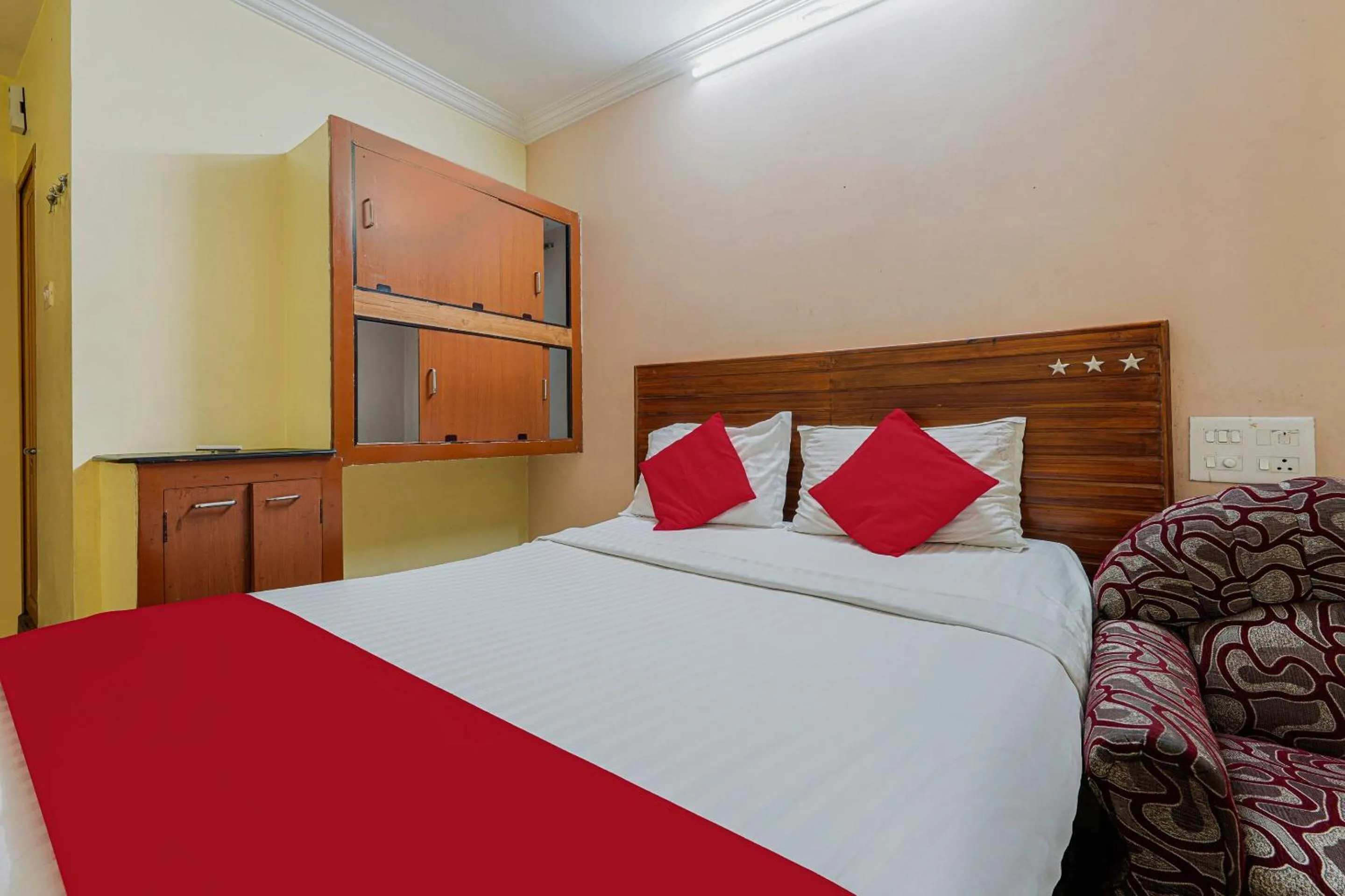 Bedroom, Bed in Hotel O SRIDEVI GRAND