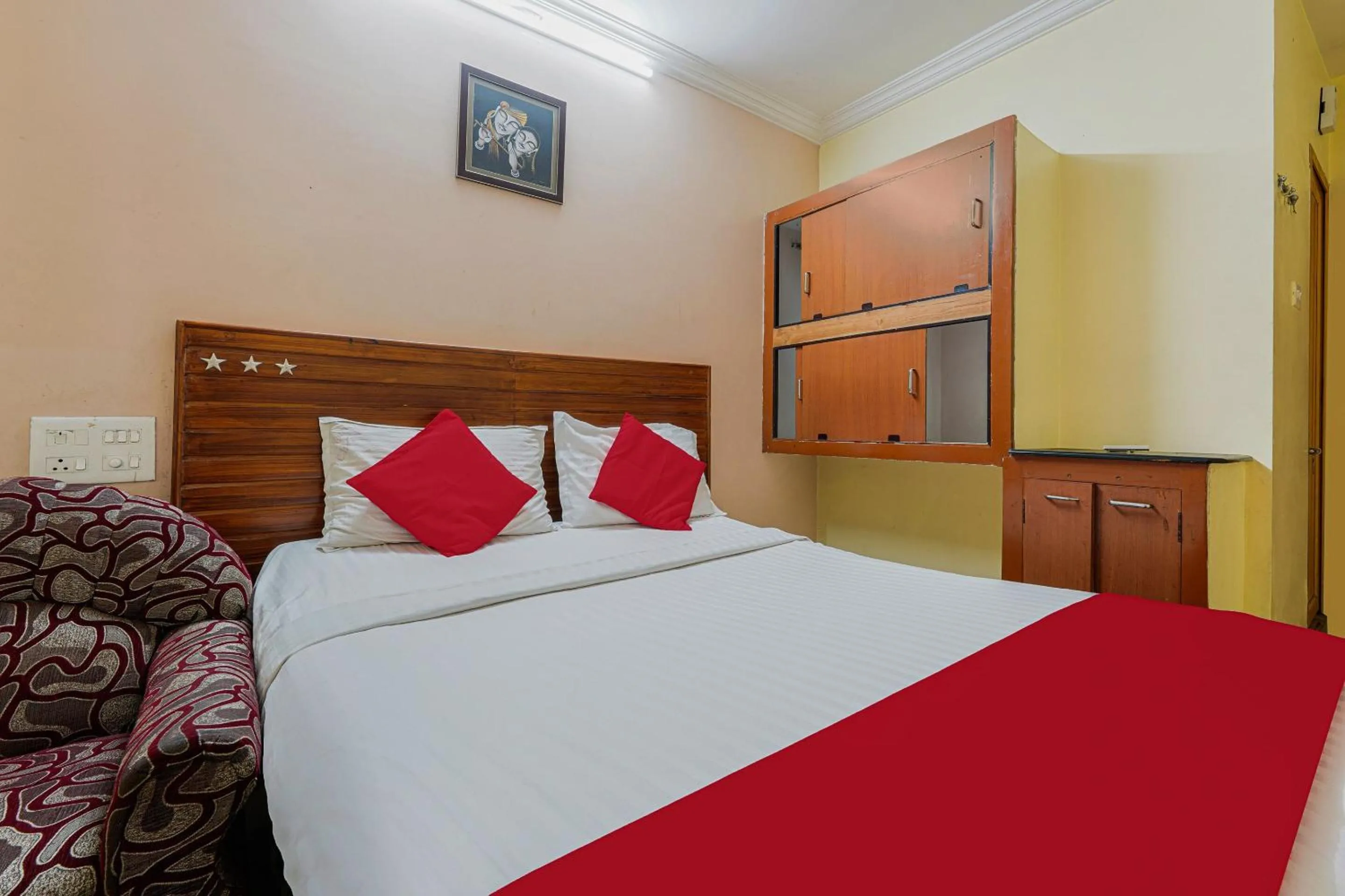 Bedroom, Bed in Hotel O SRIDEVI GRAND