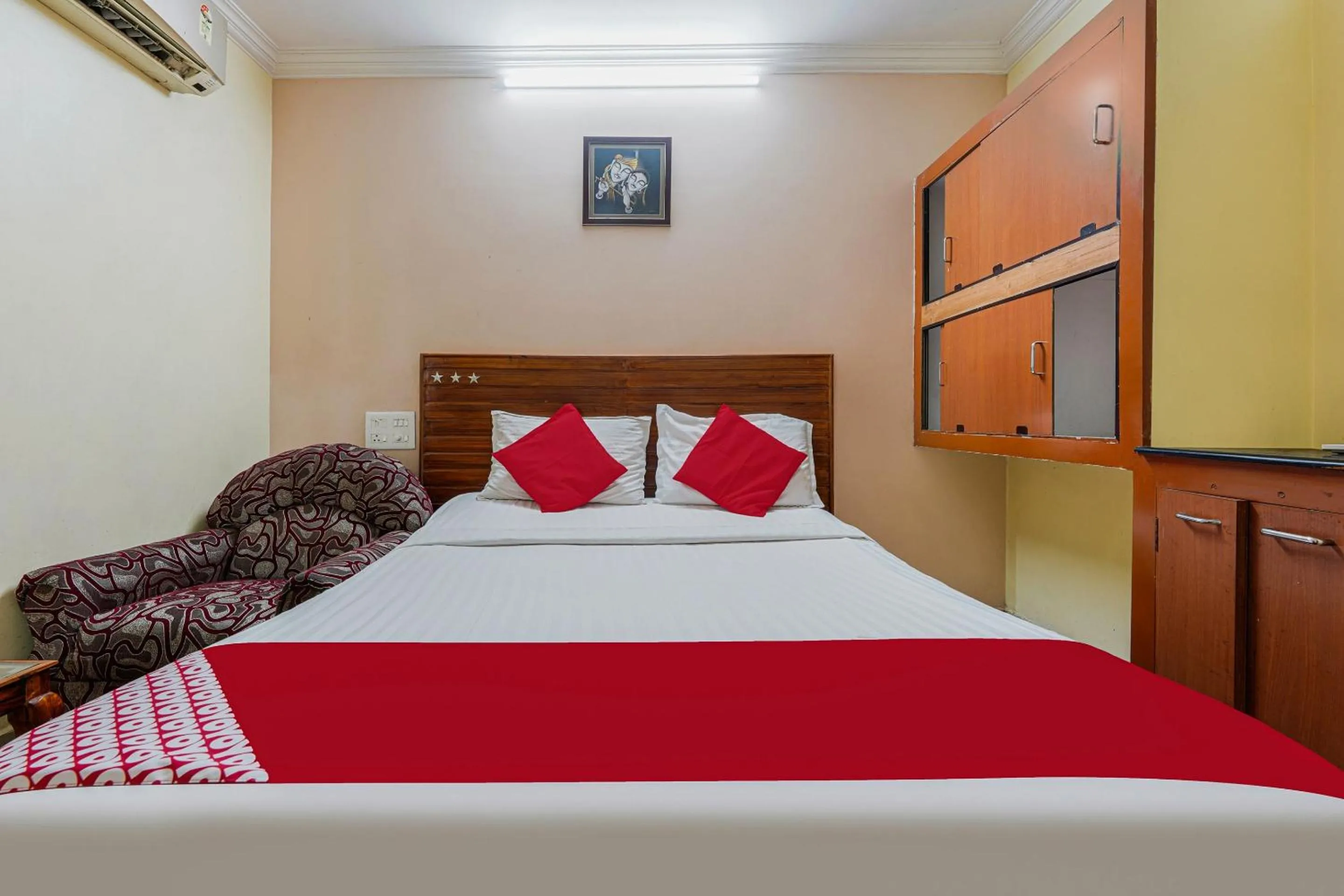 Bedroom, Bed in Hotel O SRIDEVI GRAND