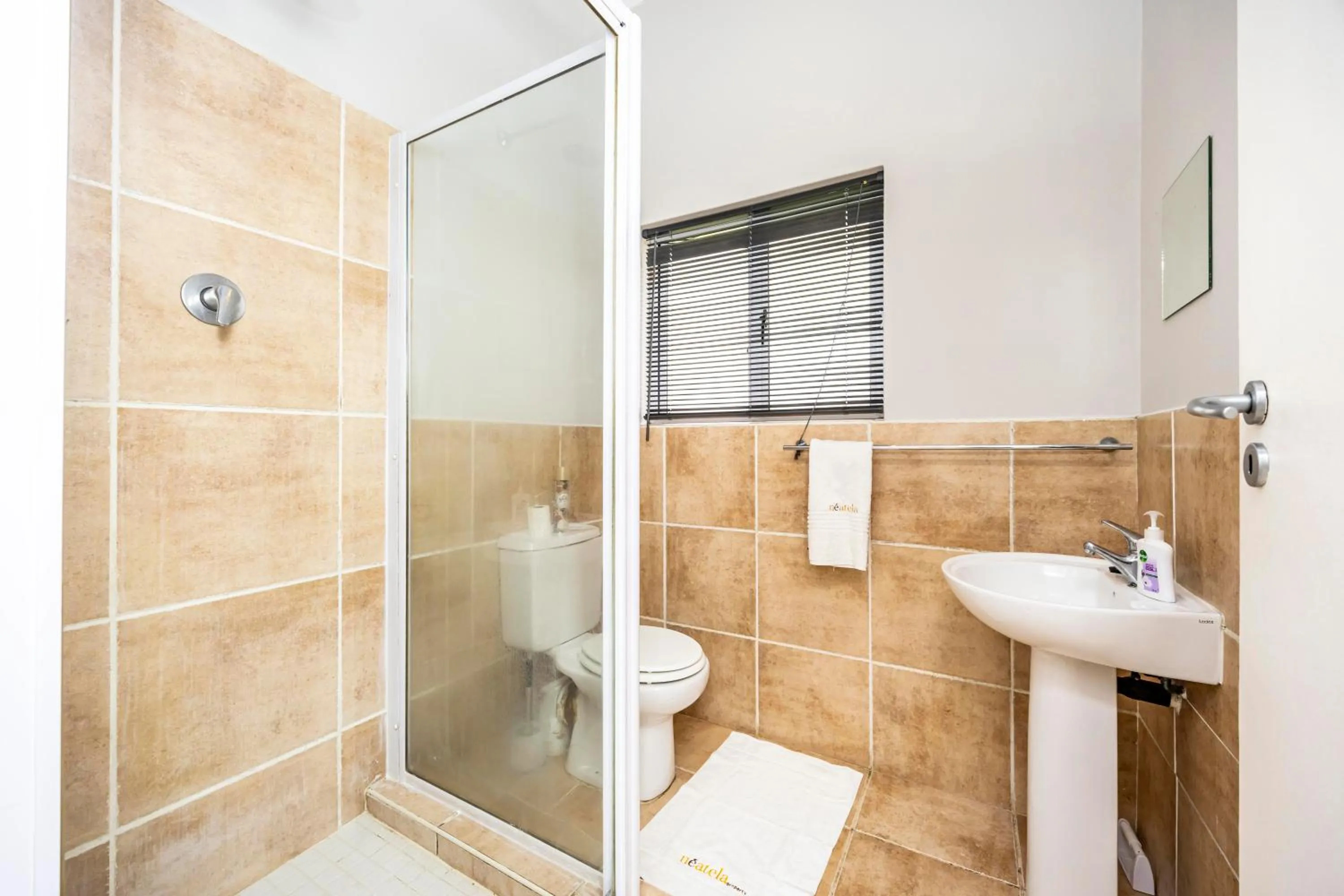 Shower in Modern Executive Unit