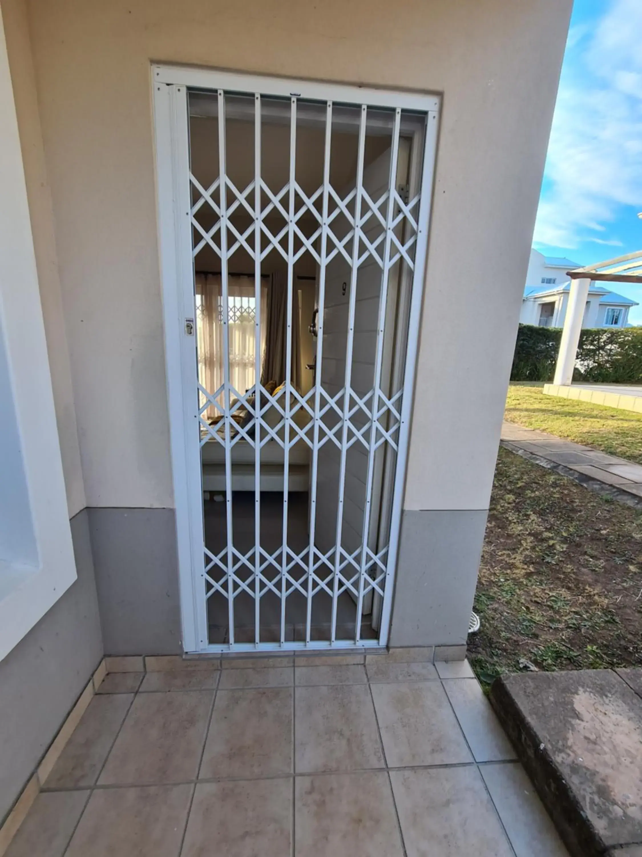 Facade/entrance in Modern Executive Unit Facade/entrance in Modern Executive Unit