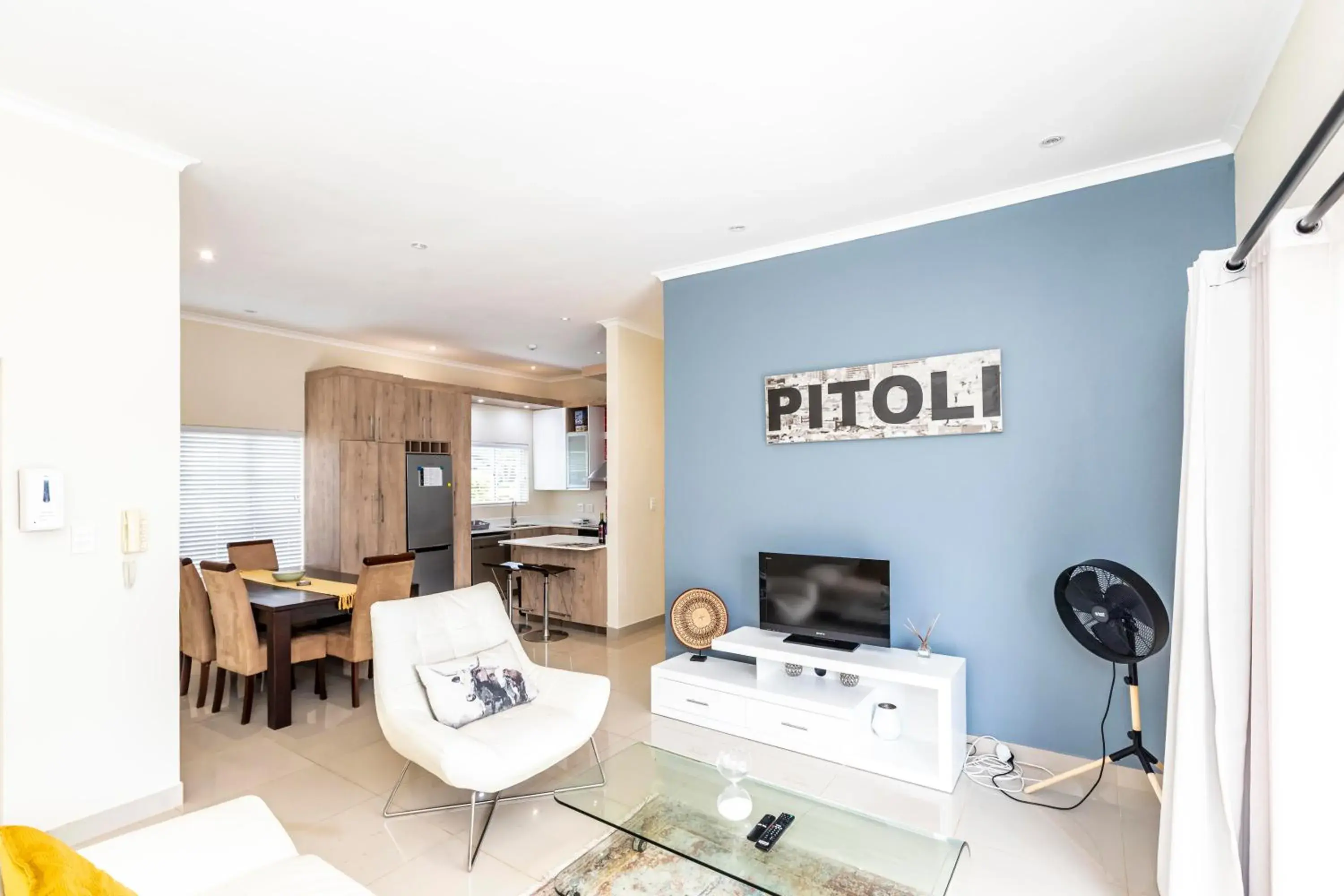 Lounge or bar in Modern Executive Unit Lounge or bar in Modern Executive Unit