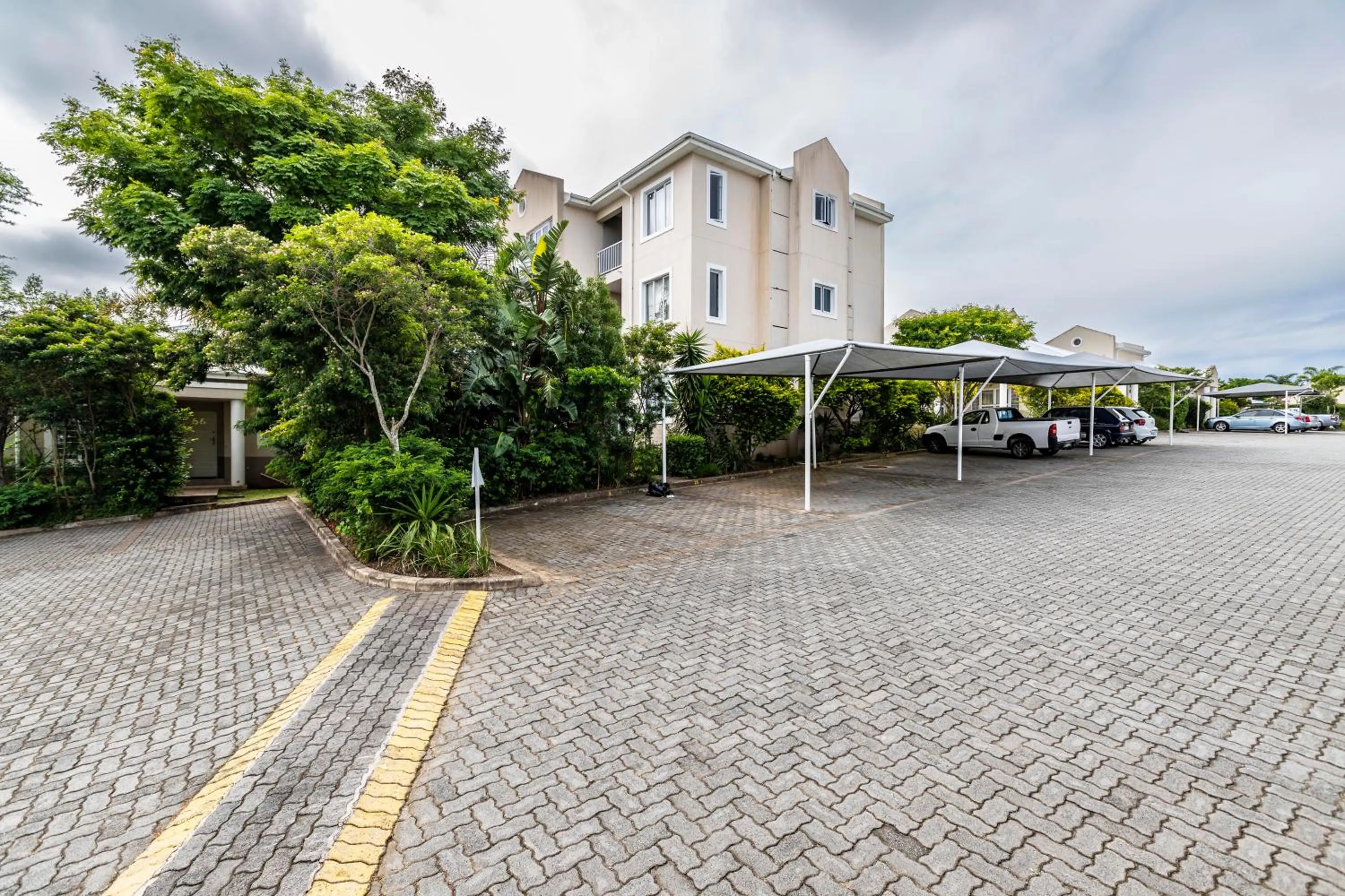 Parking in Modern Executive Unit