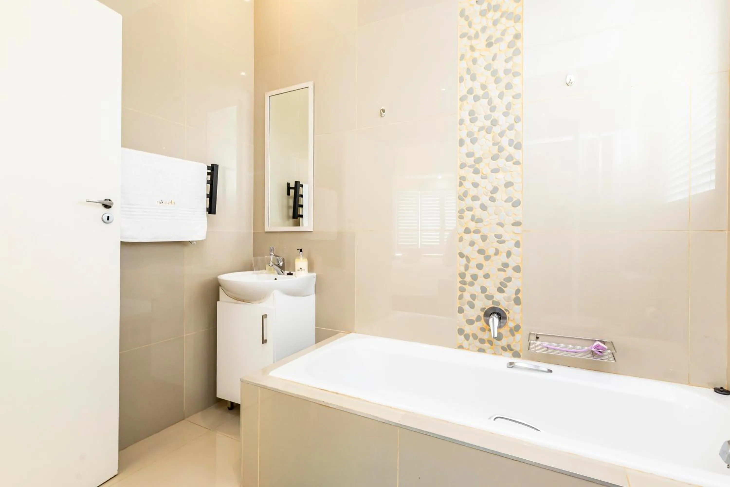 Shower in Modern Executive Unit