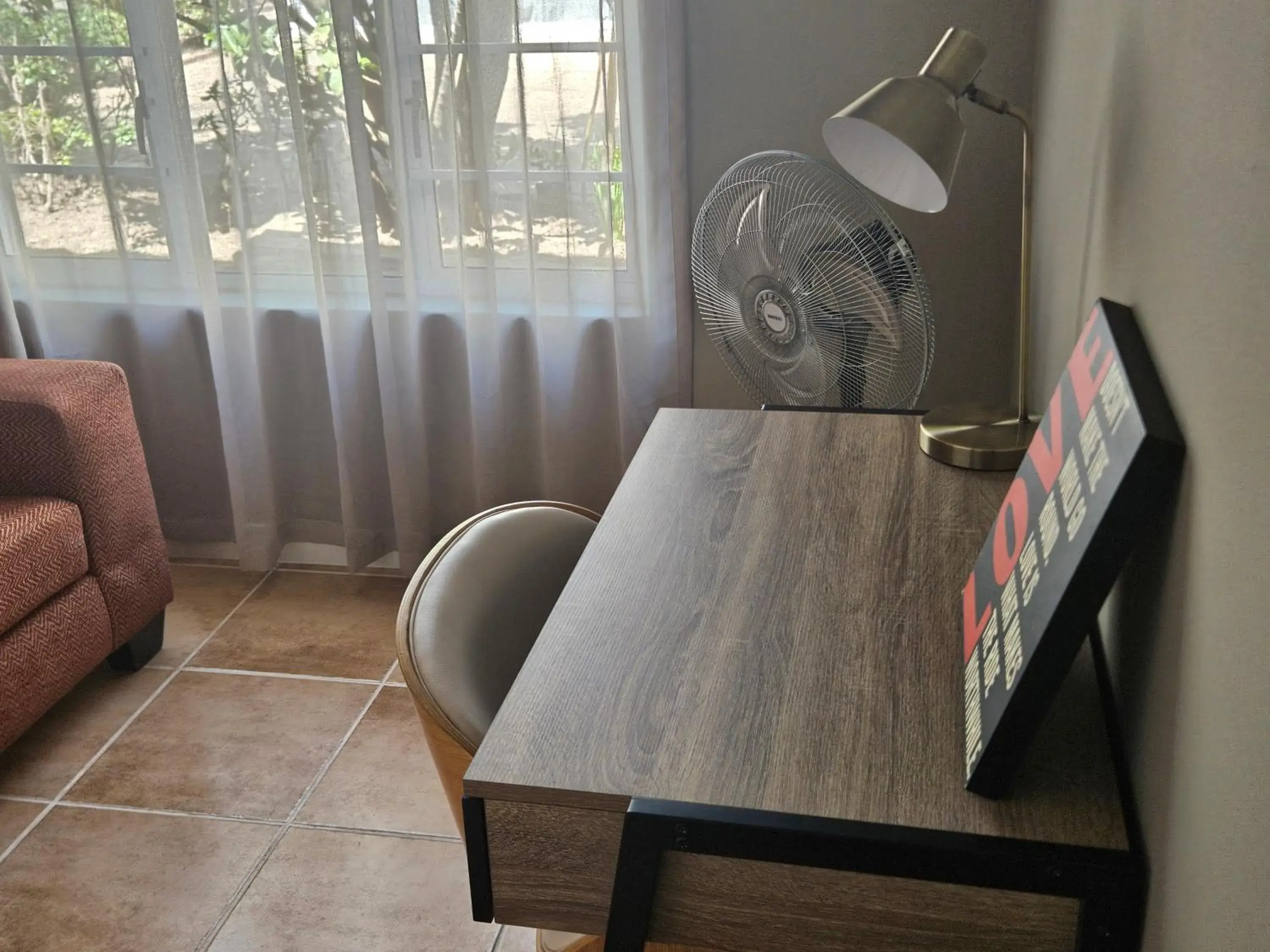 Modern Executive Unit Modern Executive Unit