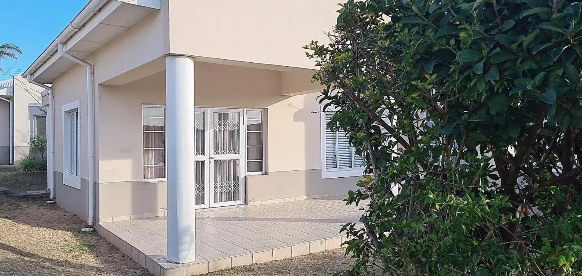 Property building in Modern Executive Unit Property building in Modern Executive Unit