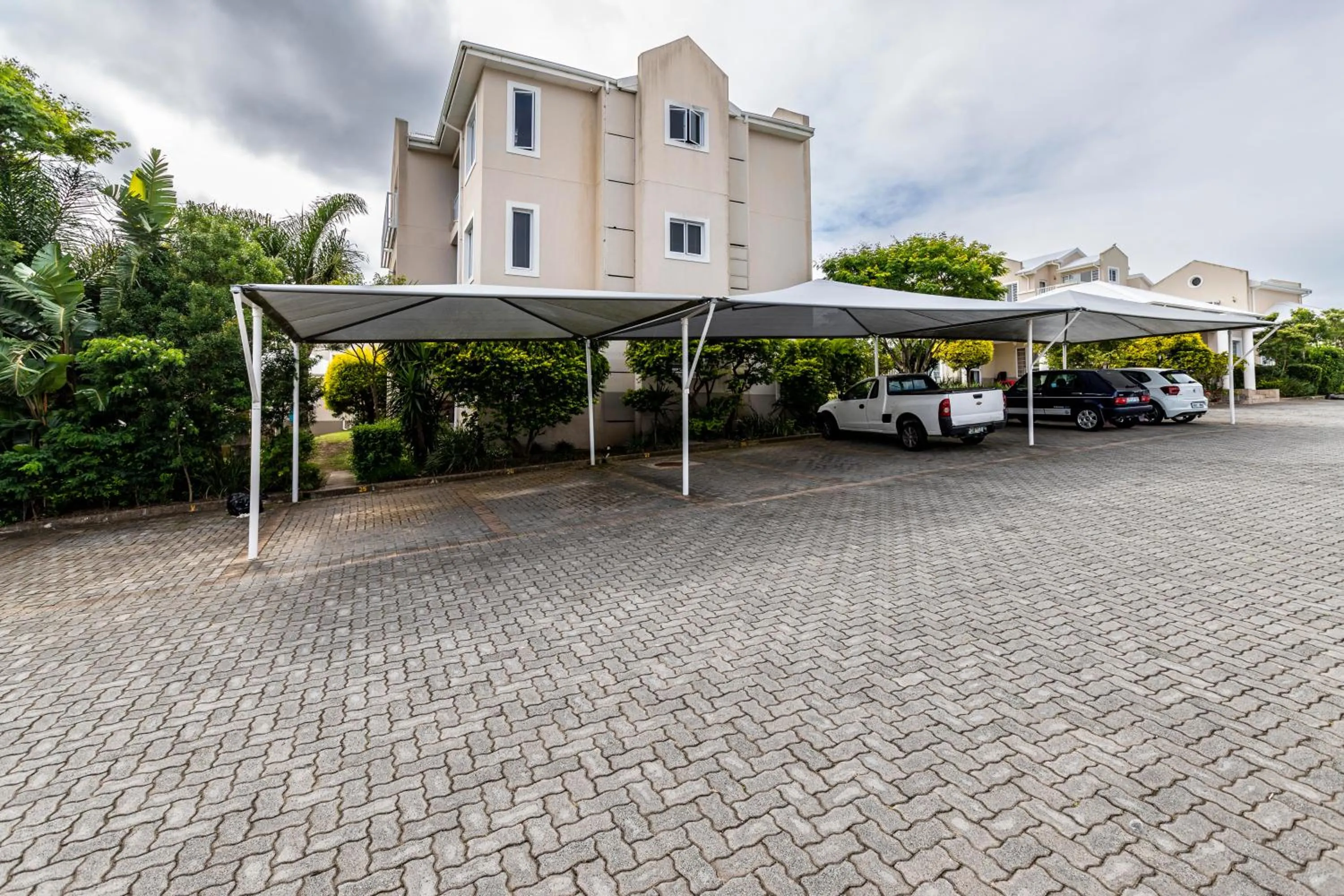 Parking in Modern Executive Unit