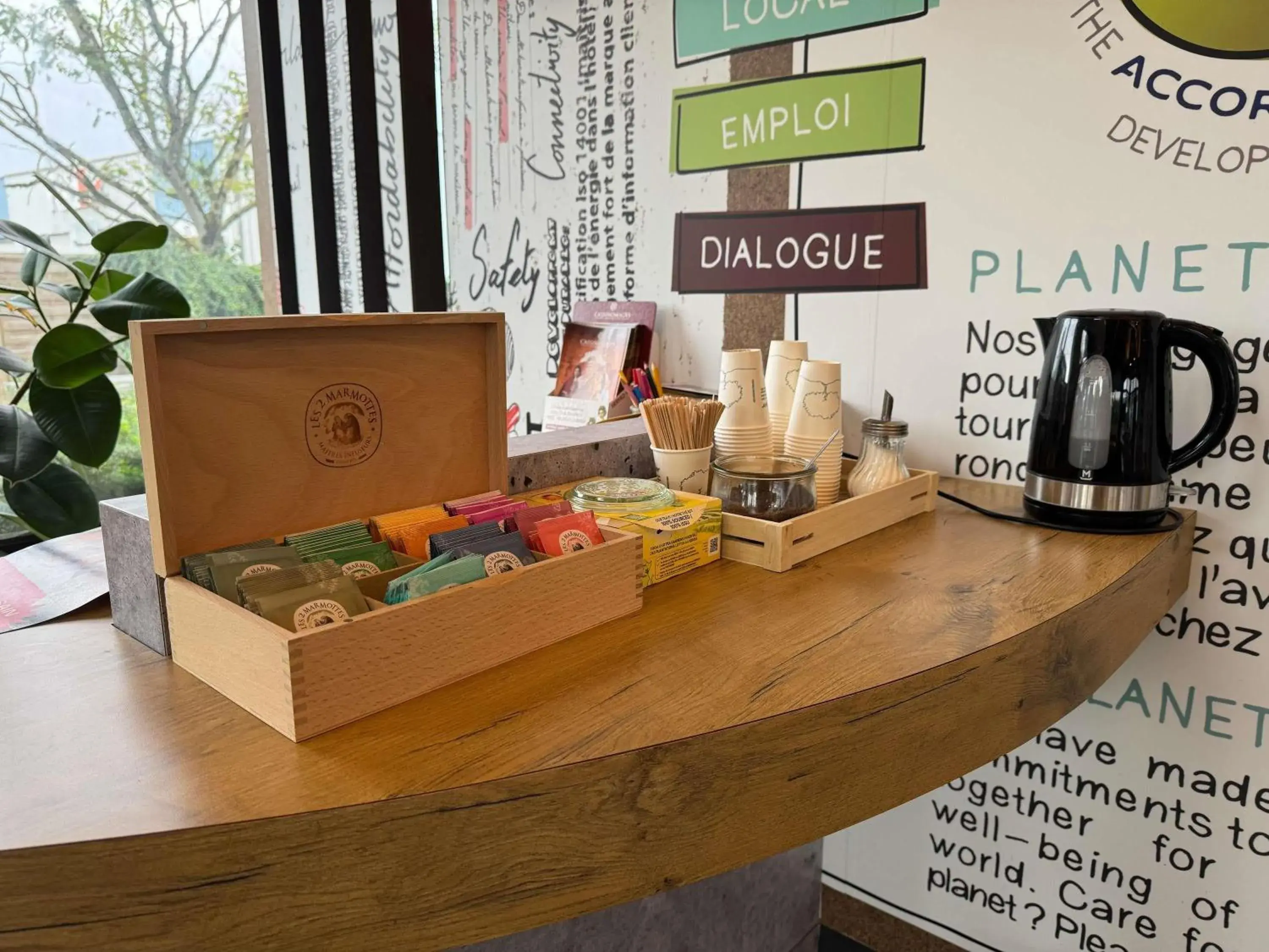 Lounge or bar in Ibis Angoulême Nord Lounge or bar in Ibis Angoulême Nord