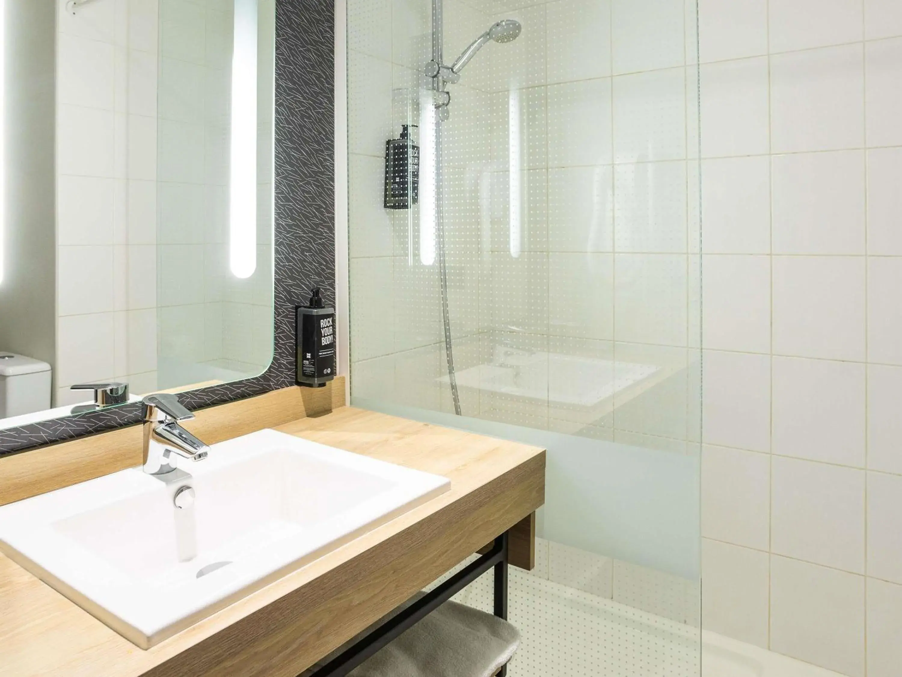 Bedroom in Ibis Angoulême Nord Bedroom in Ibis Angoulême Nord