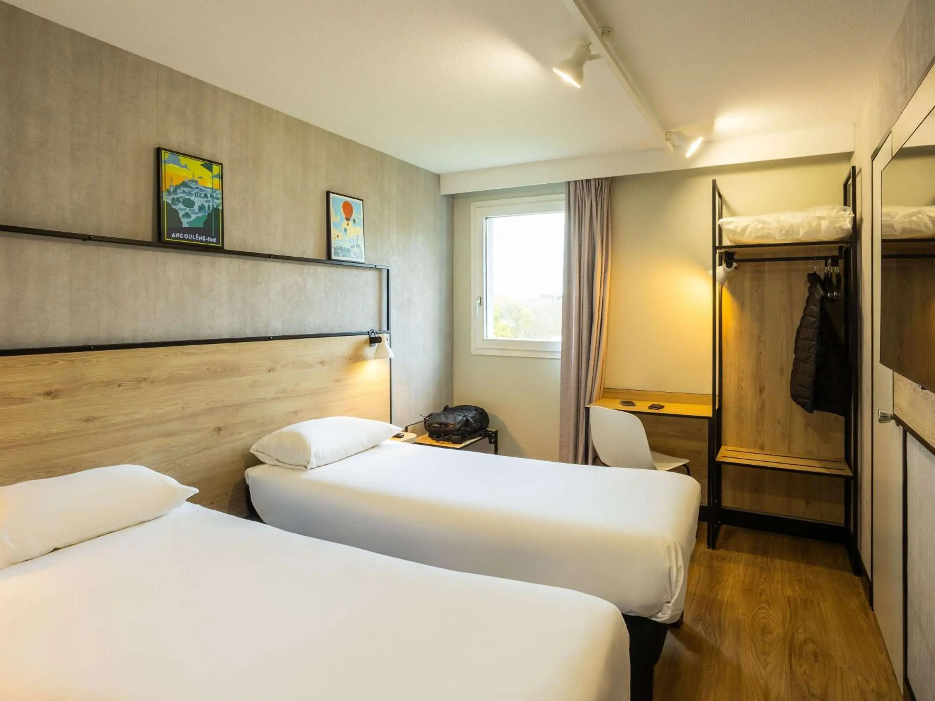 Bedroom, Bed in Ibis Angoulême Nord Bedroom, Bed in Ibis Angoulême Nord