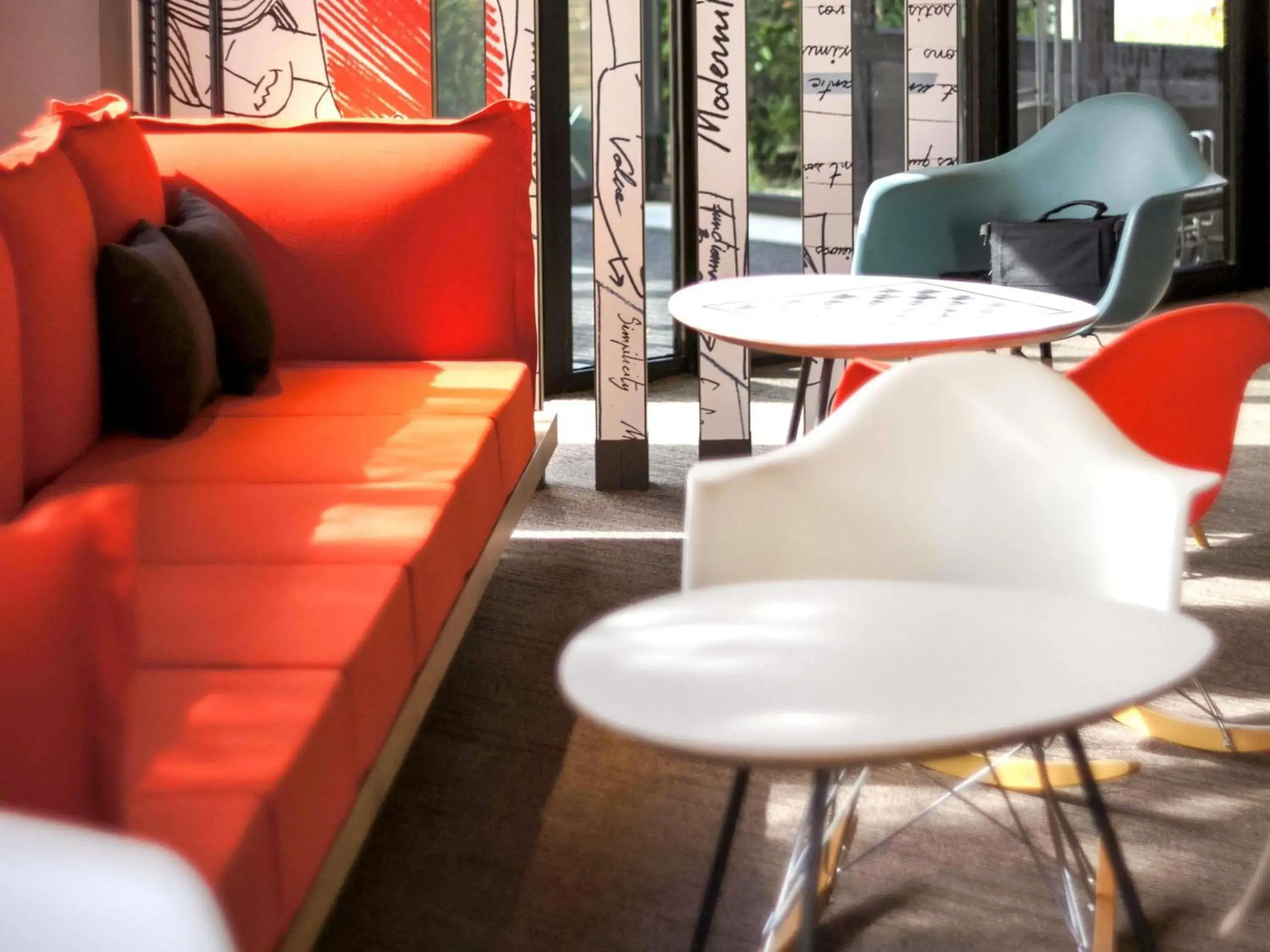 Lounge or bar in Ibis Angoulême Nord Lounge or bar in Ibis Angoulême Nord