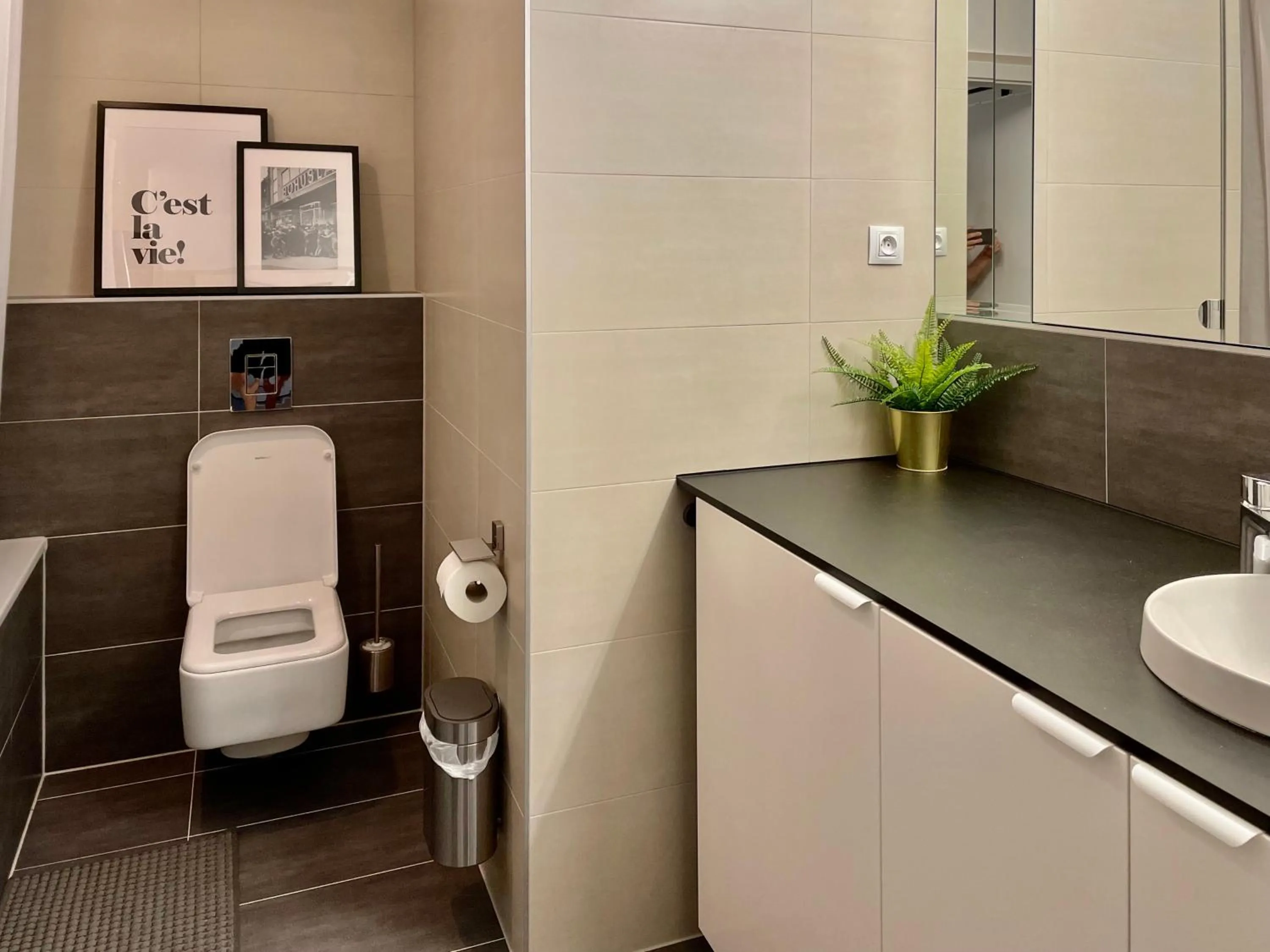 Toilet in TopView City Centre