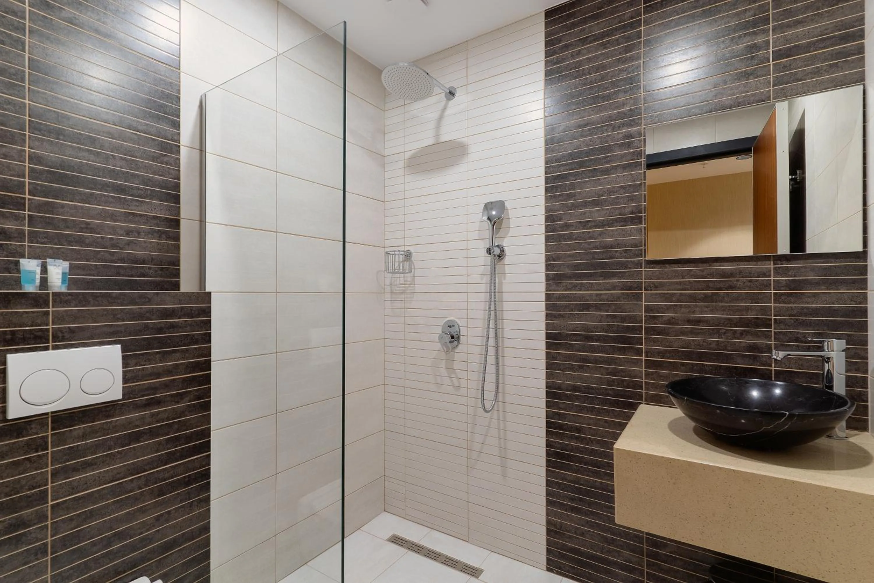 Bathroom in Cozy Loft Hotel