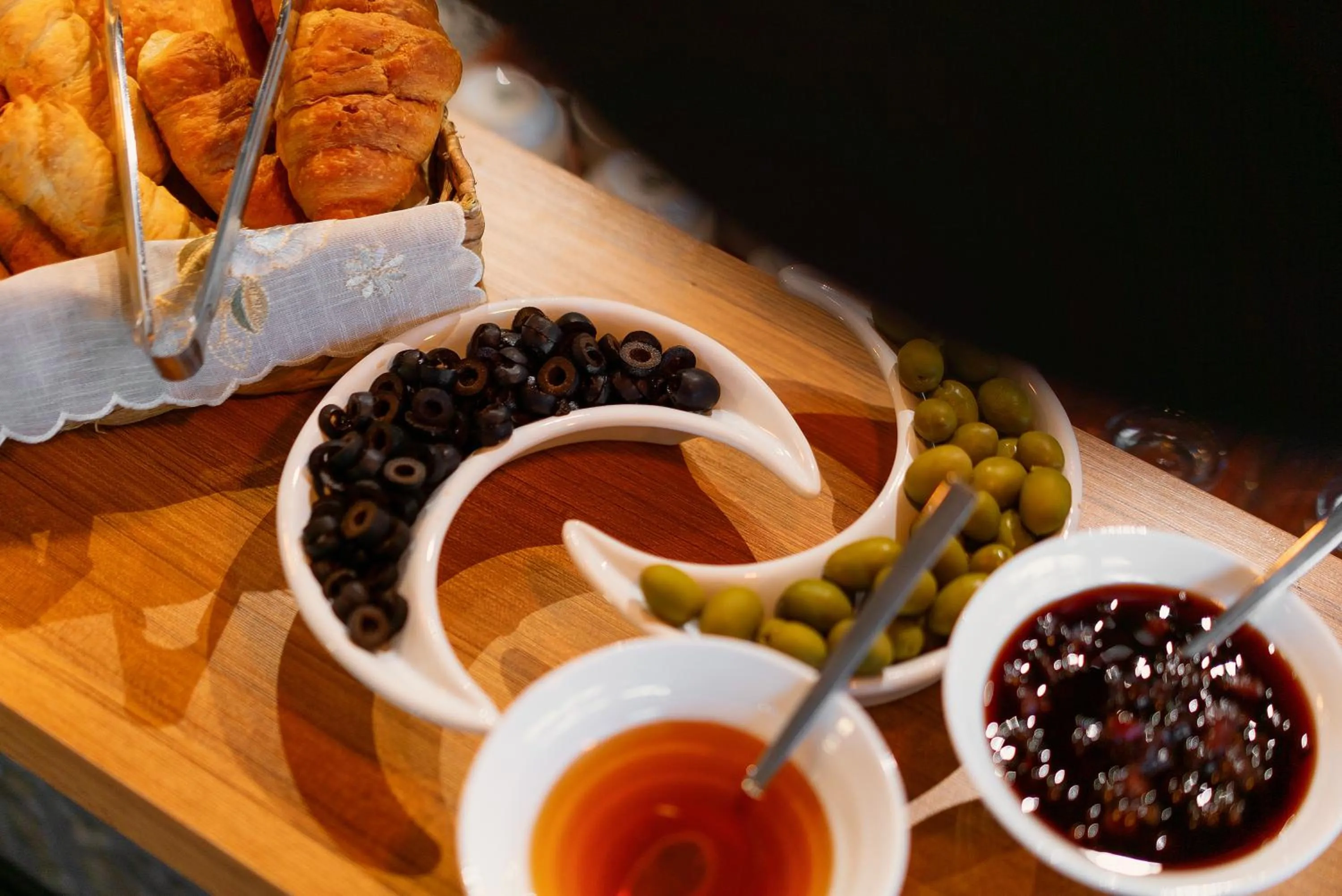 Restaurant/places to eat in Cozy Loft Hotel