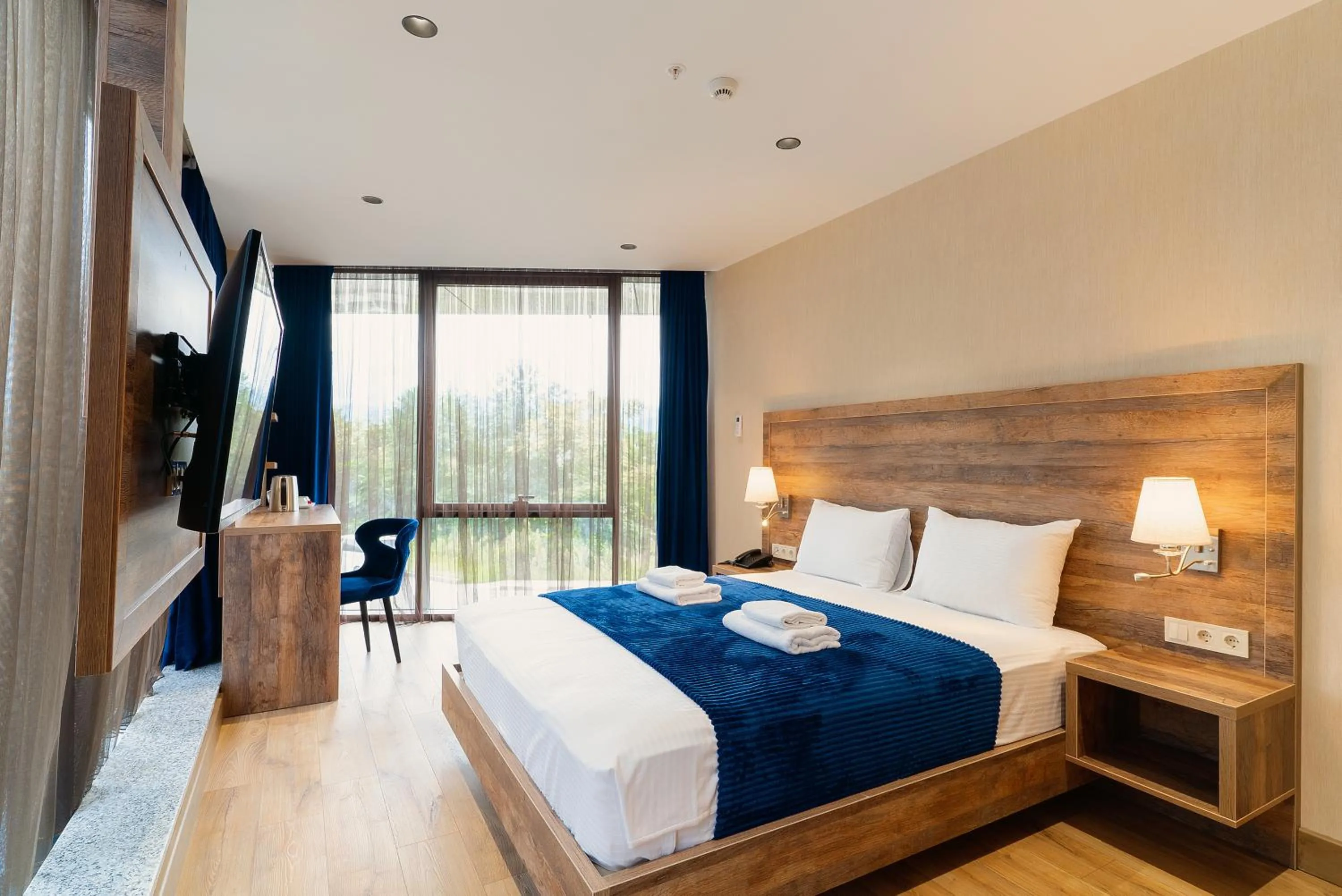 Photo of the whole room, Bed in Cozy Loft Hotel