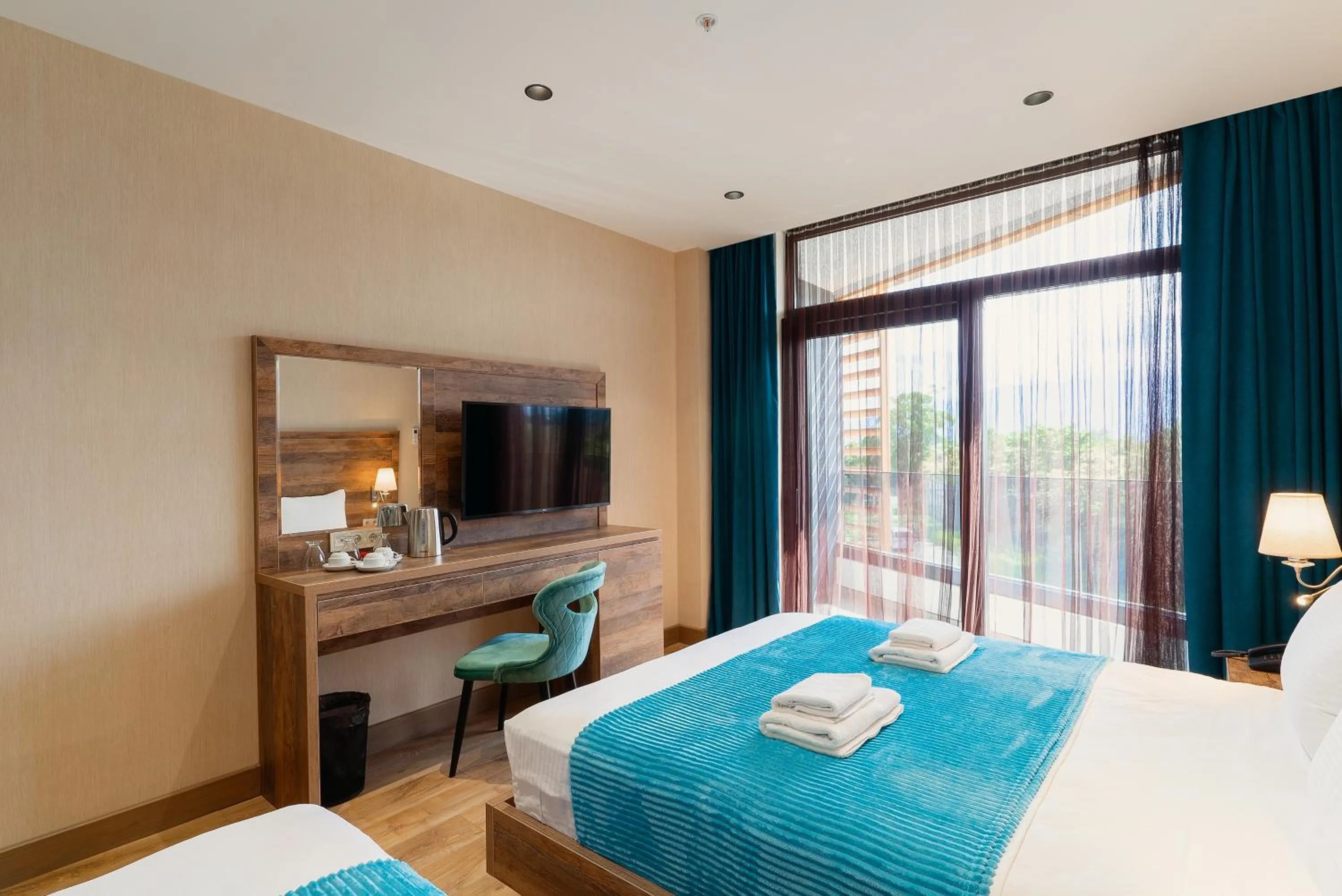 Photo of the whole room, Bed in Cozy Loft Hotel