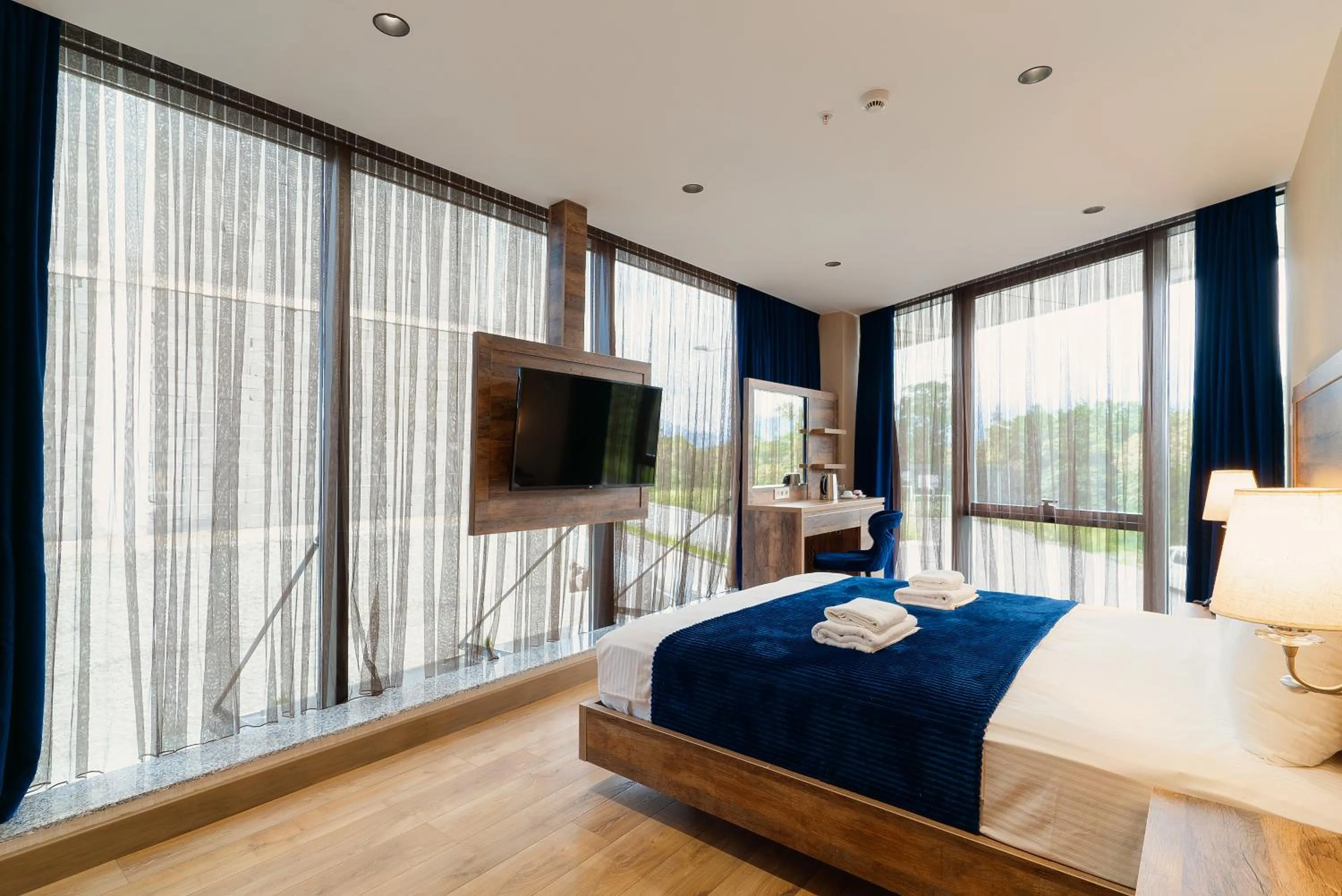 Photo of the whole room, Bed in Cozy Loft Hotel