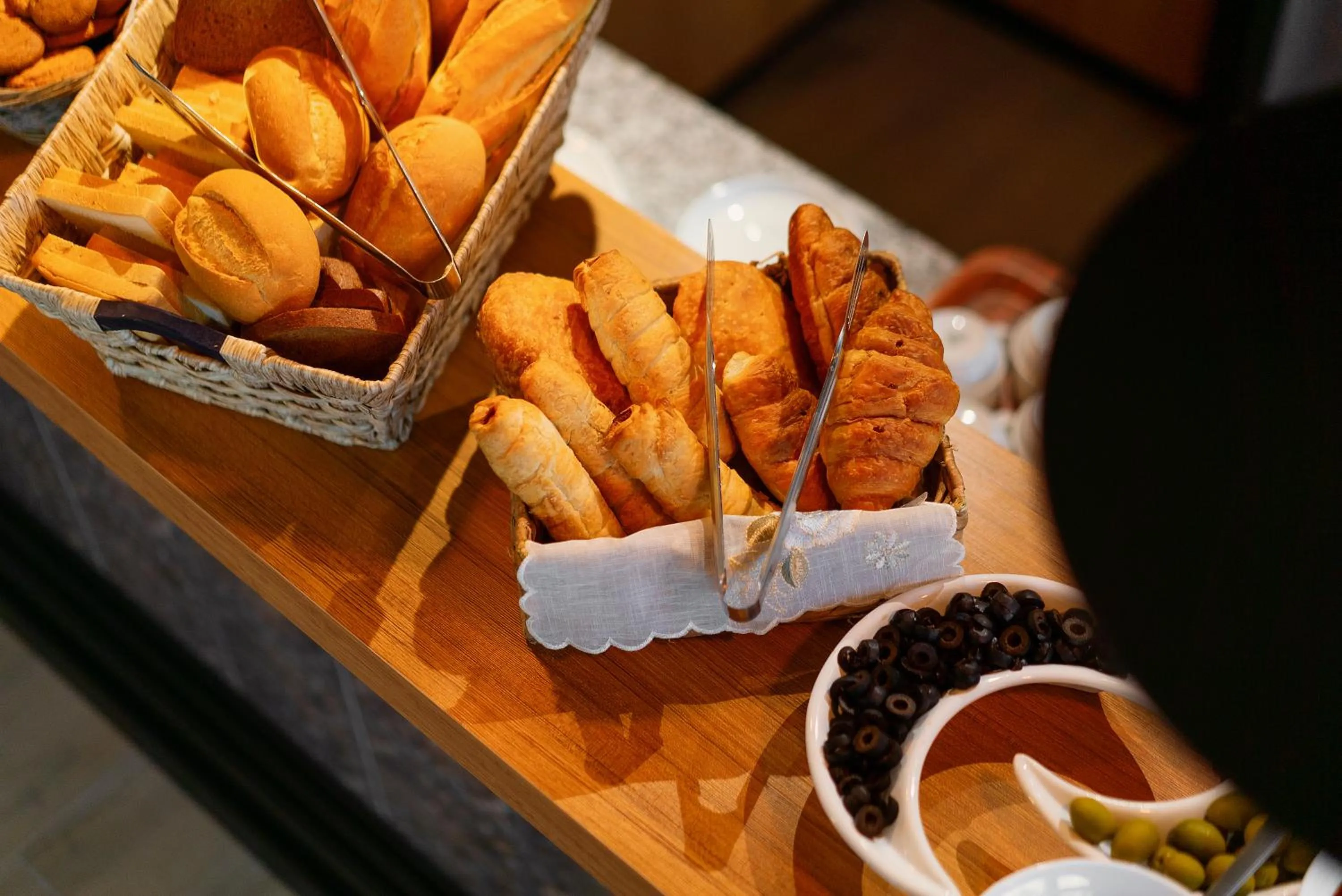 Restaurant/places to eat in Cozy Loft Hotel