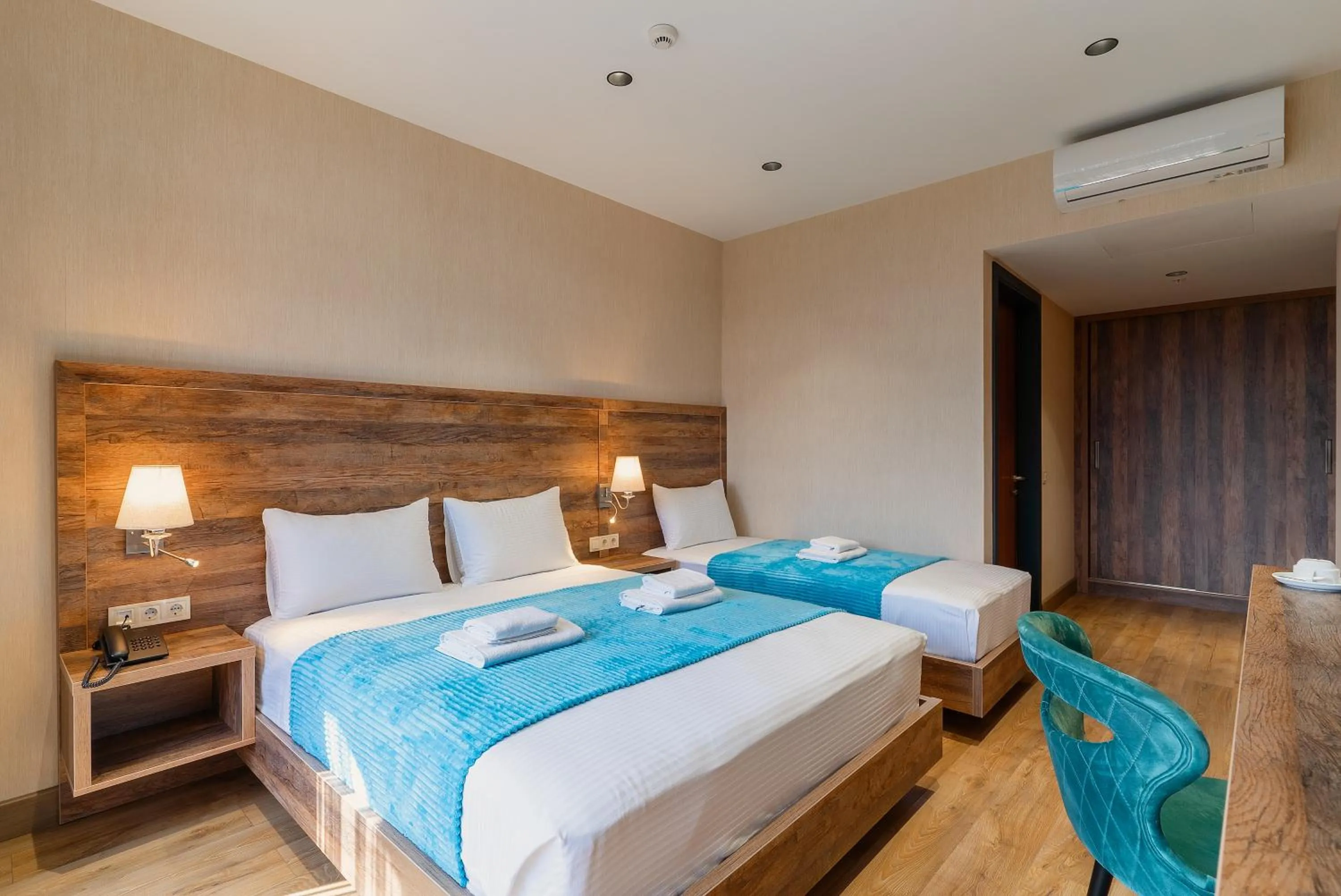 Photo of the whole room, Bed in Cozy Loft Hotel
