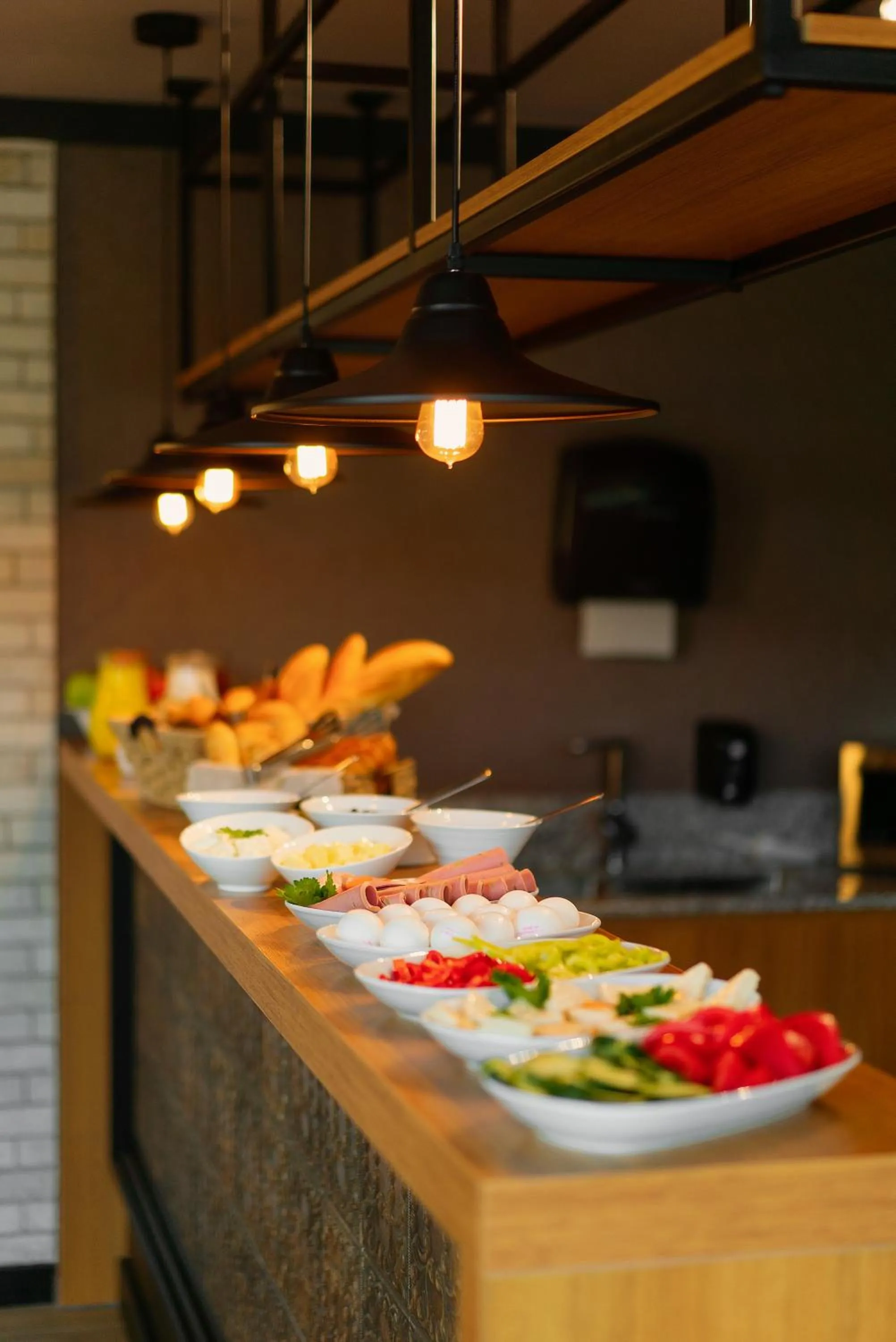 Restaurant/places to eat in Cozy Loft Hotel
