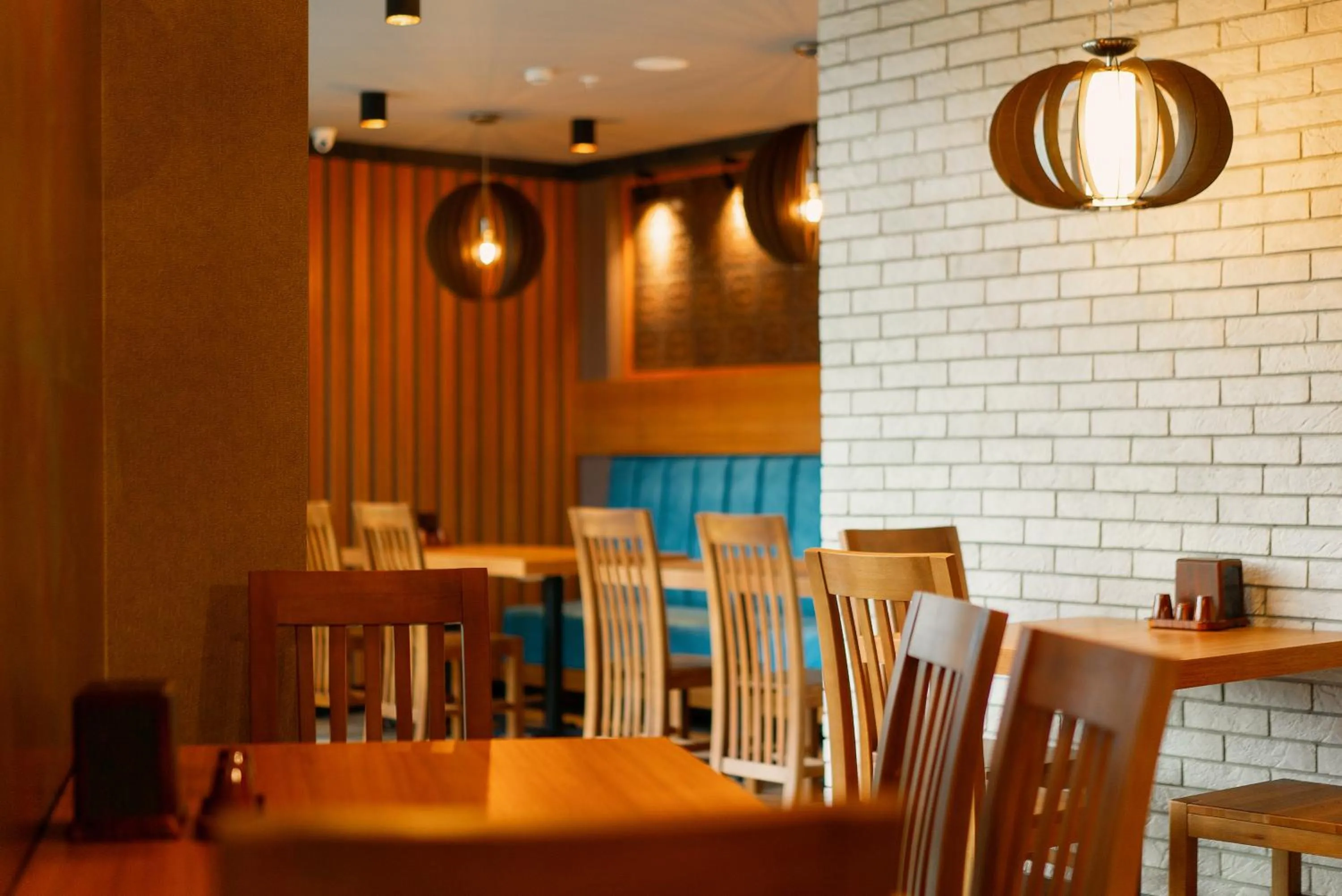 Restaurant/places to eat in Cozy Loft Hotel
