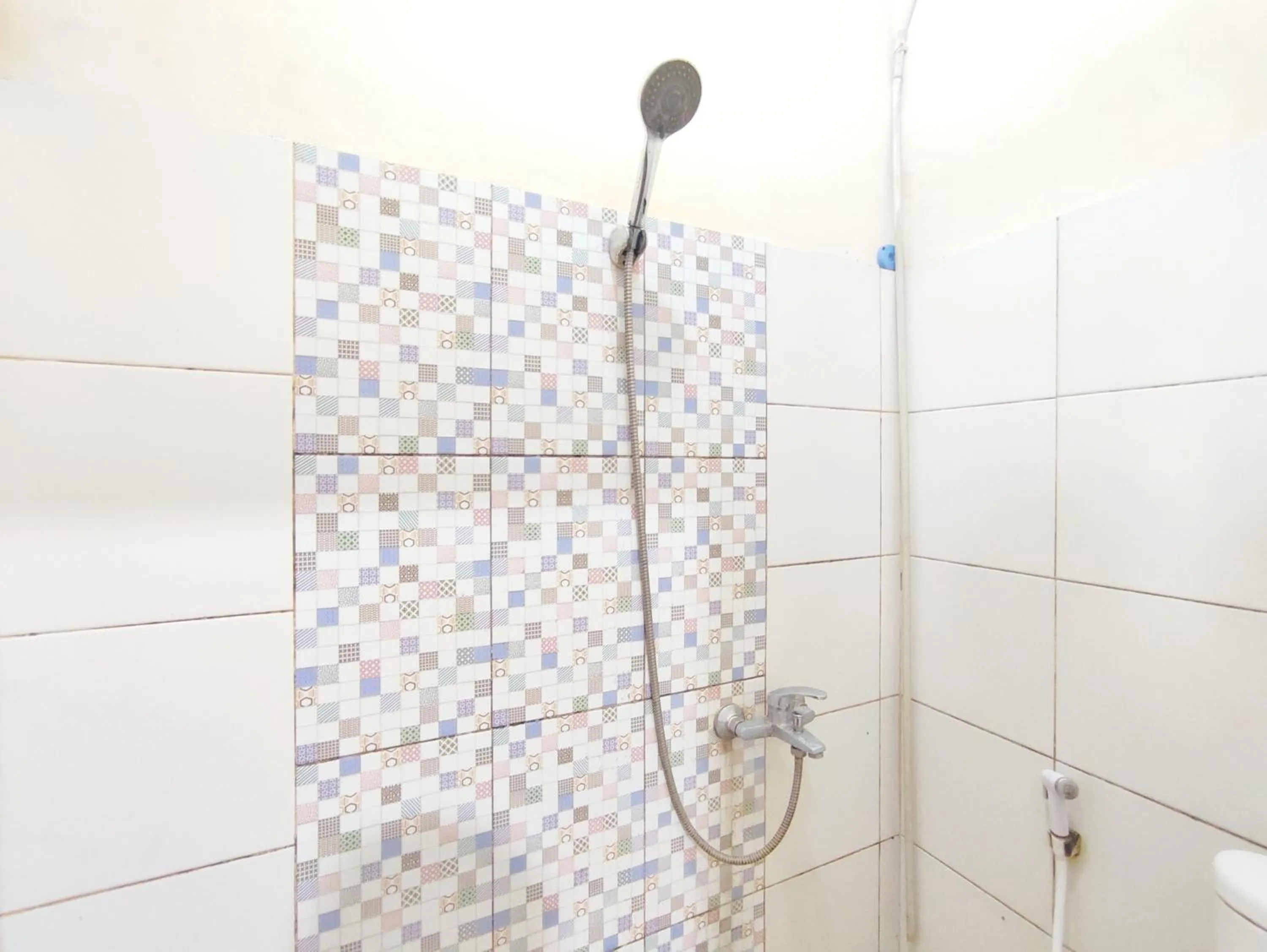 Bathroom in Happy Syariah Hotel near Jombor Mitra RedDoorz