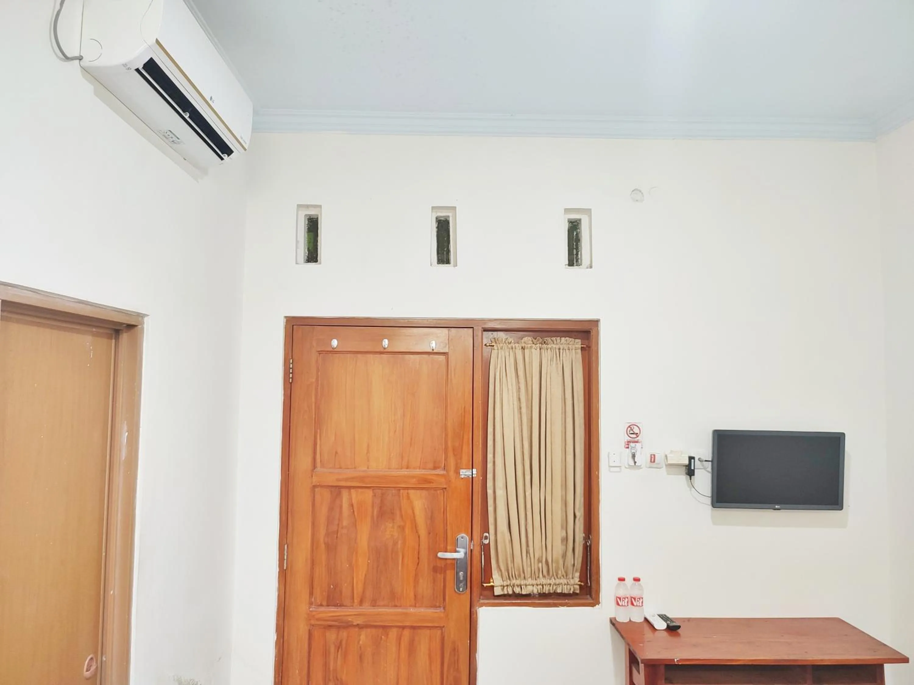 Bedroom in Happy Syariah Hotel near Jombor Mitra RedDoorz