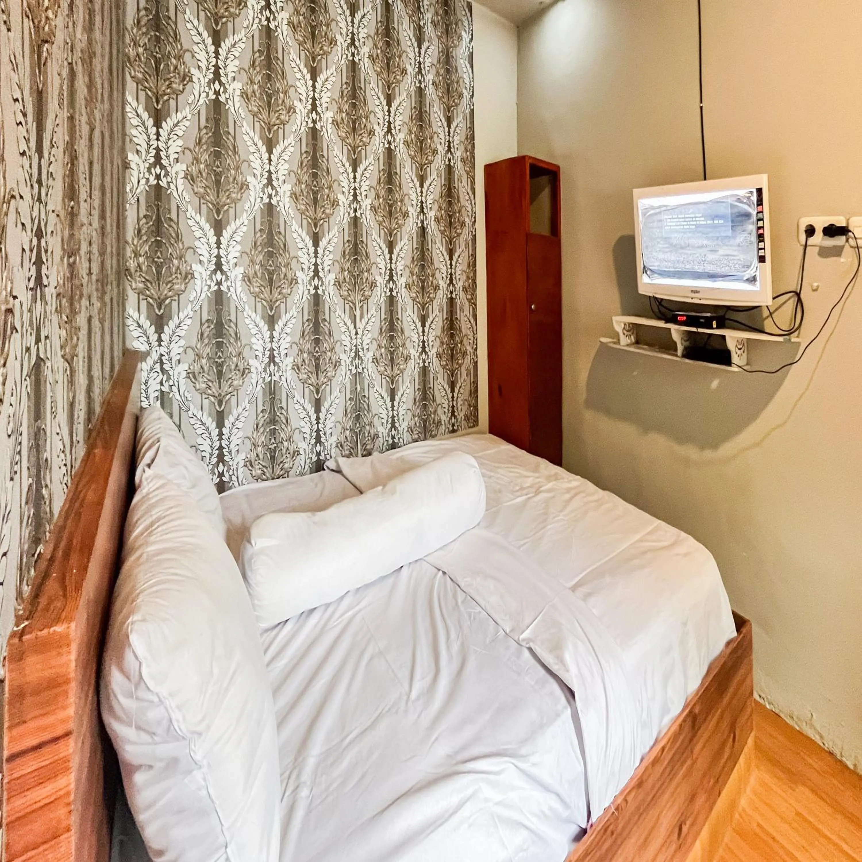 Bedroom, Bed in Graha Dirham Mitra RedDoorz