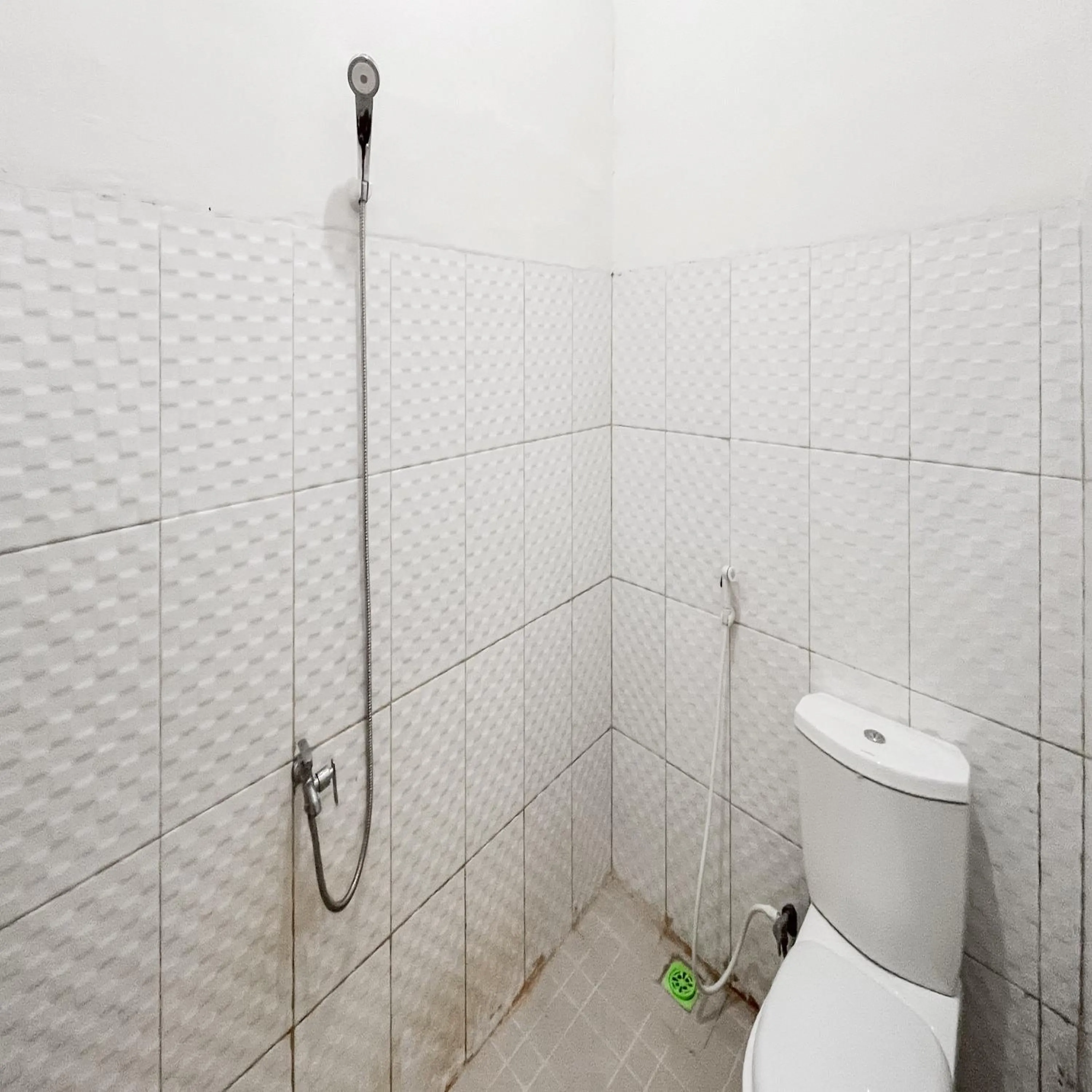 Bathroom in Graha Dirham Mitra RedDoorz