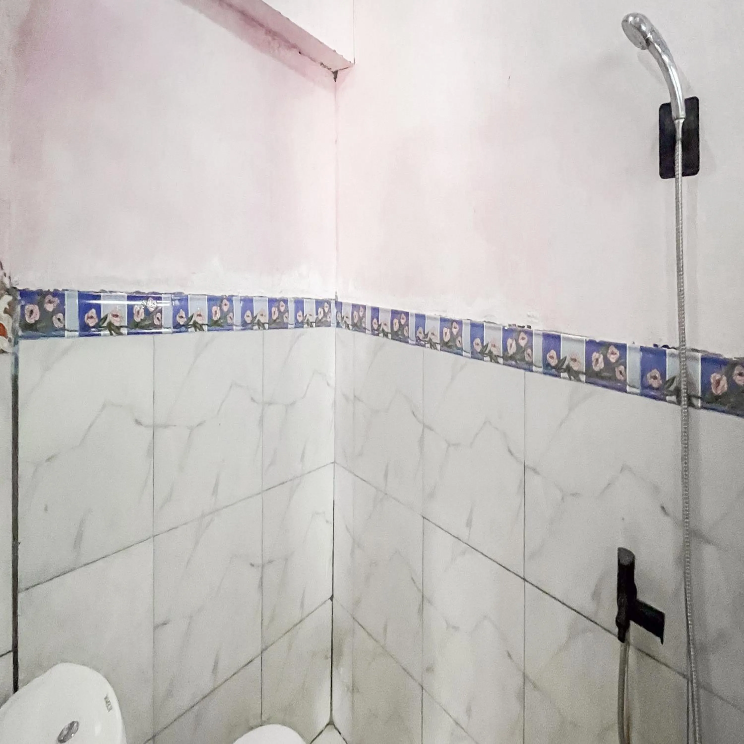 Bathroom in Graha Dirham Mitra RedDoorz