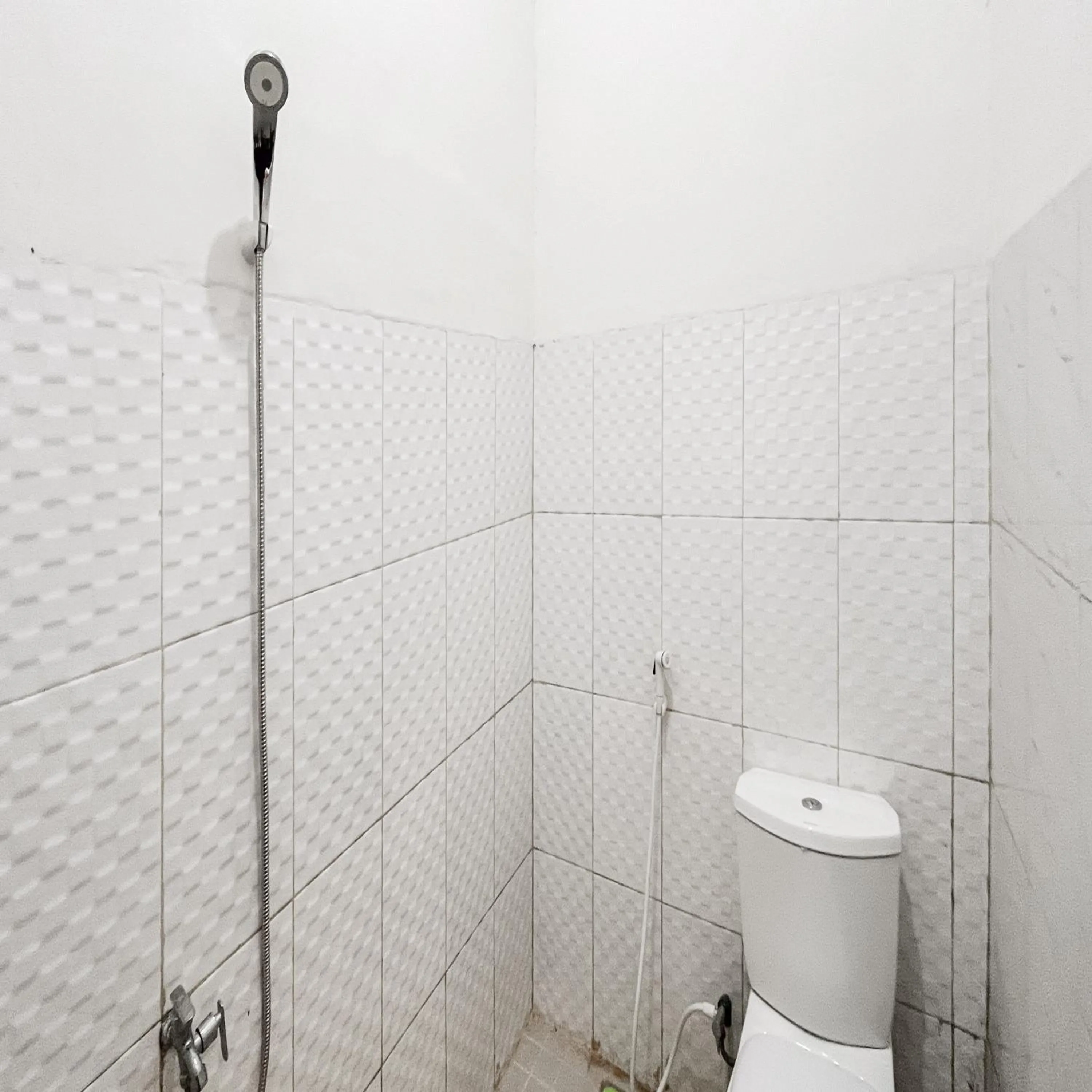 Bathroom in Graha Dirham Mitra RedDoorz