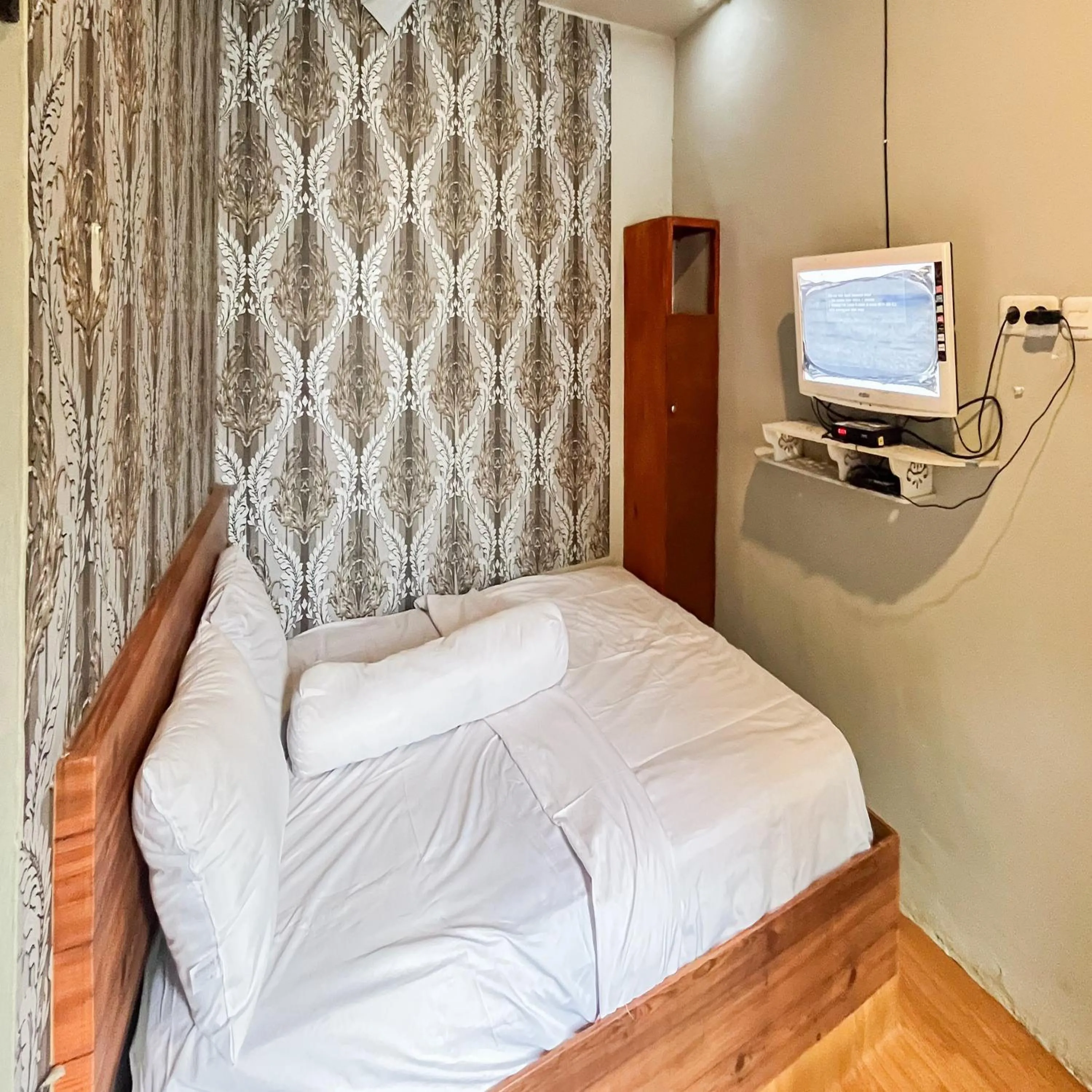 Bedroom, Bed in Graha Dirham Mitra RedDoorz
