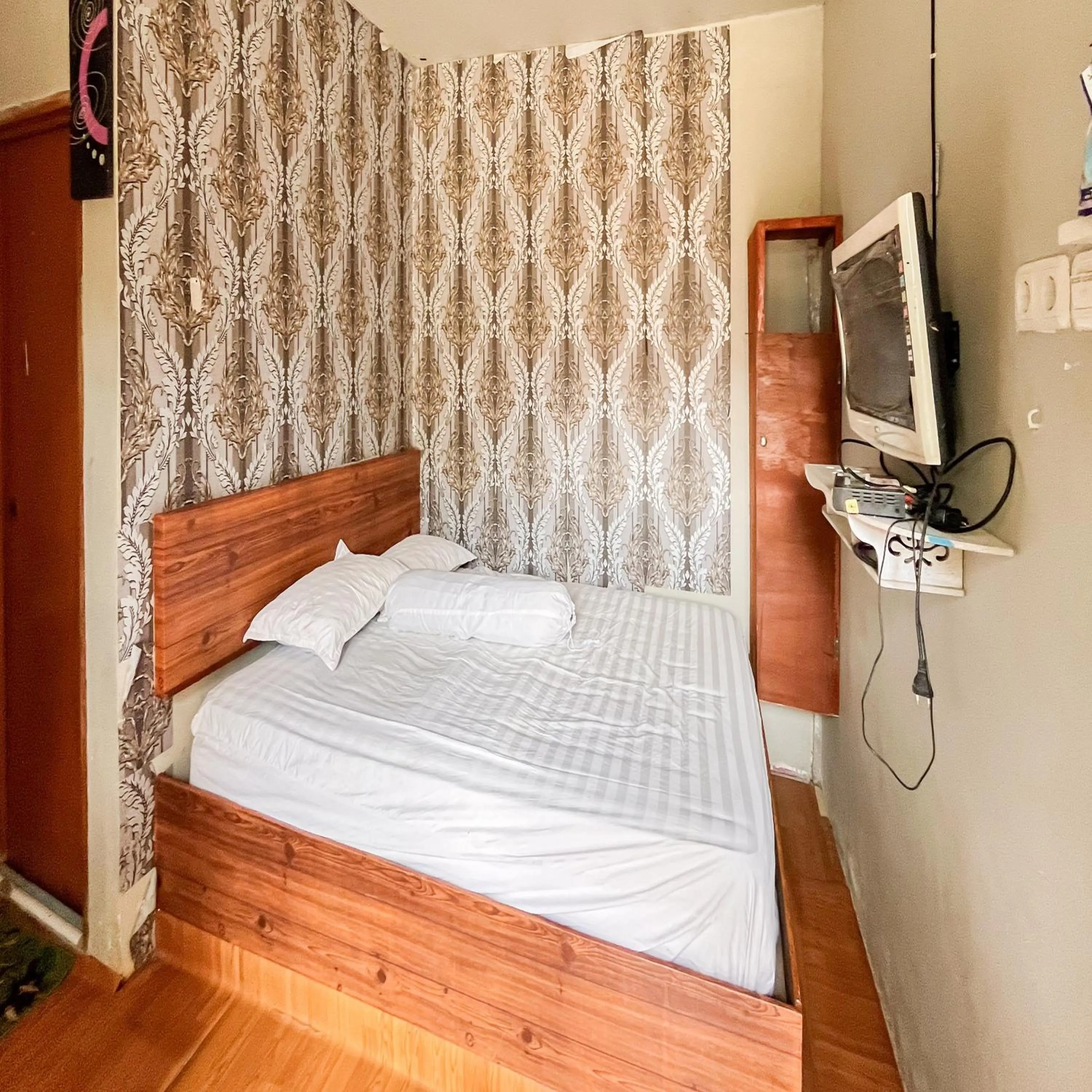 Bedroom, Bed in Graha Dirham Mitra RedDoorz
