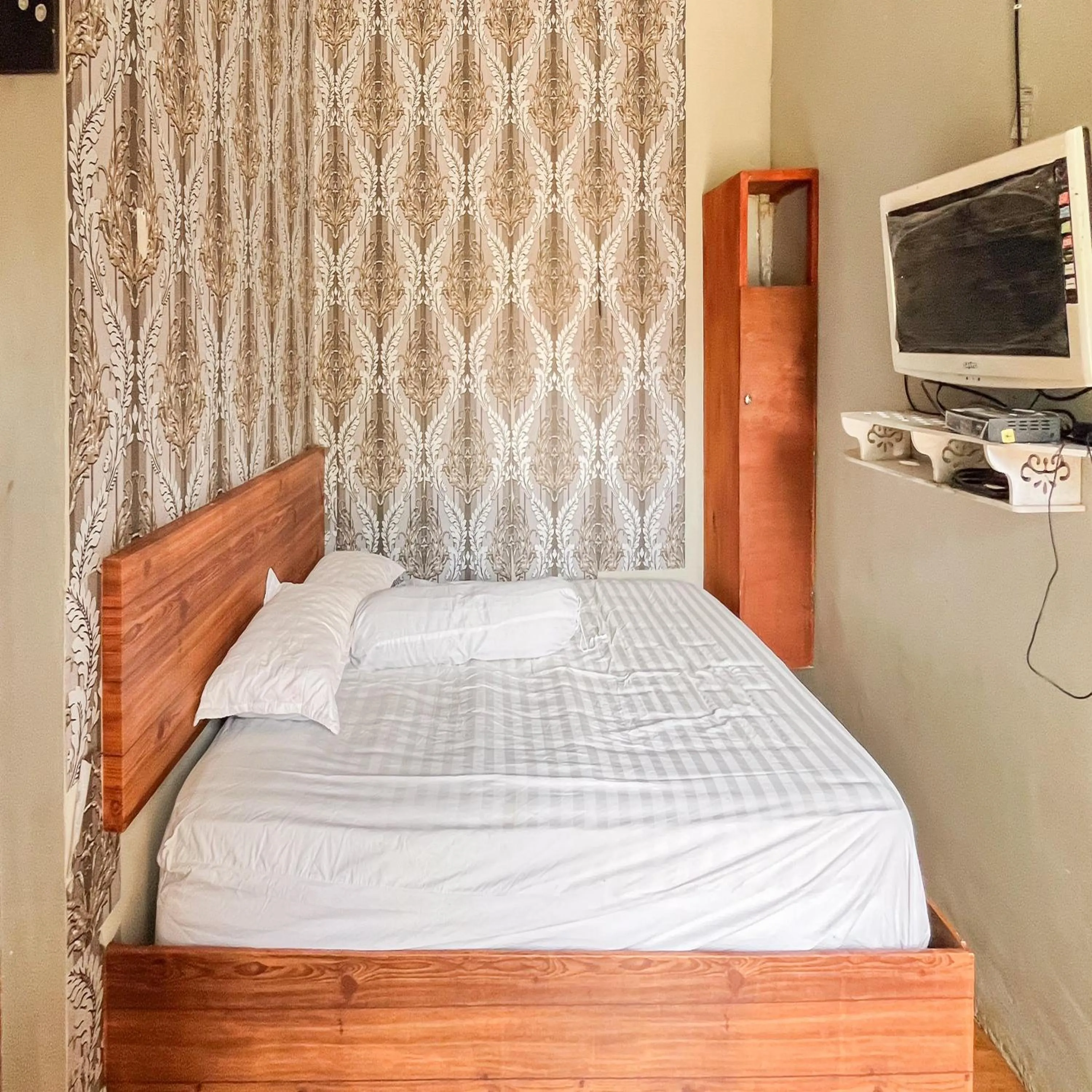 Bedroom, Bed in Graha Dirham Mitra RedDoorz