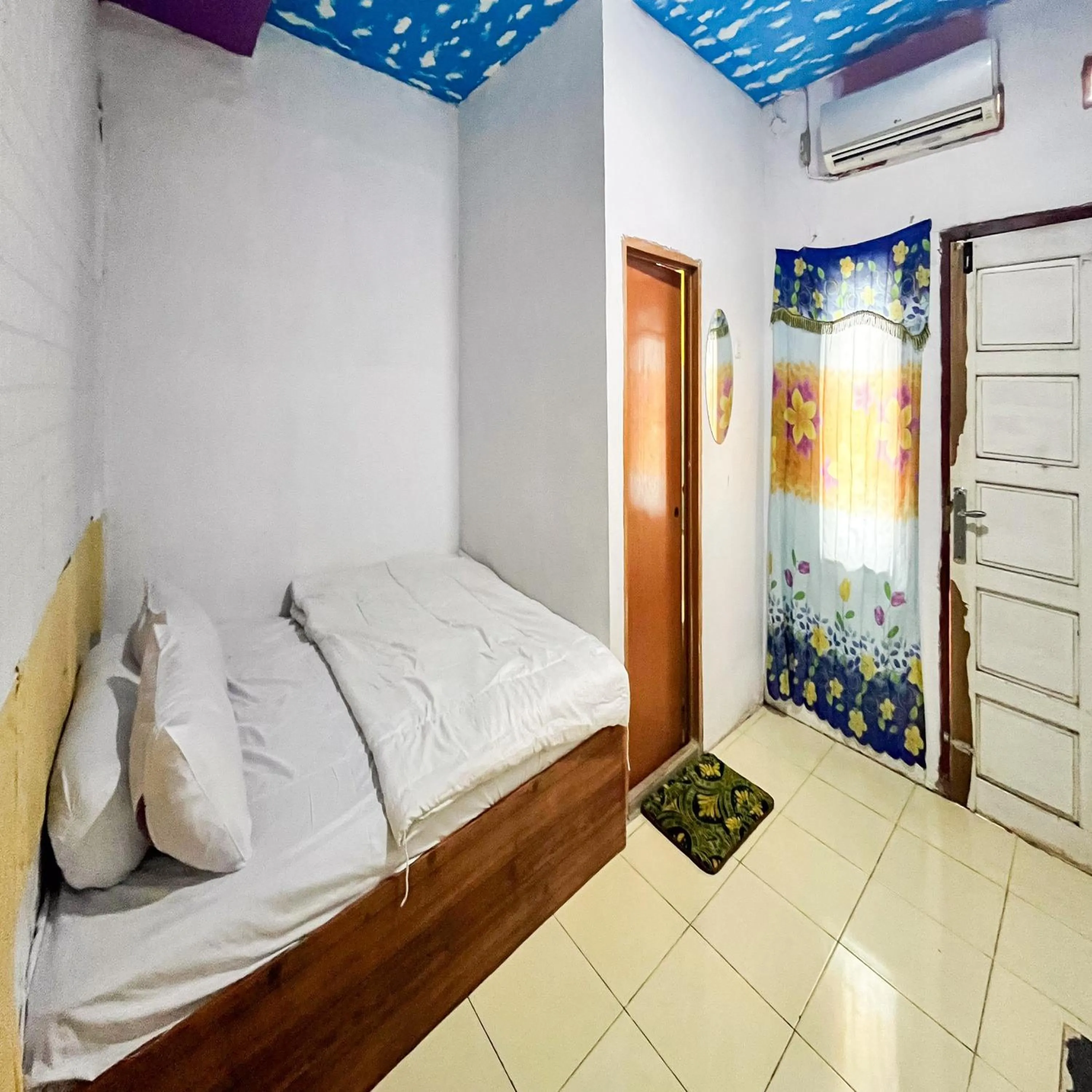 Bedroom, Bed in Graha Dirham Mitra RedDoorz