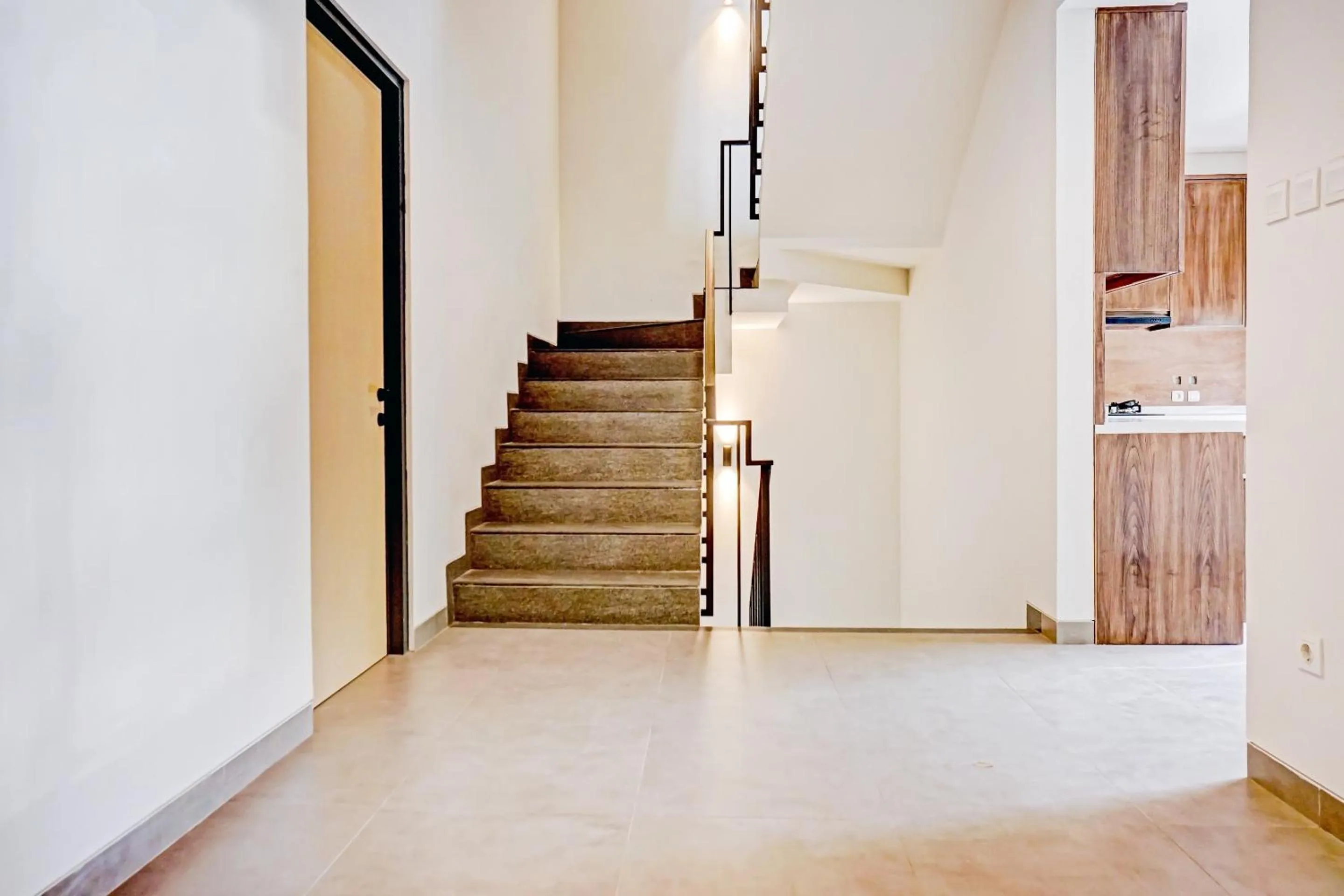 Lobby or reception in Capital O 90635 Tango Juliet Residence