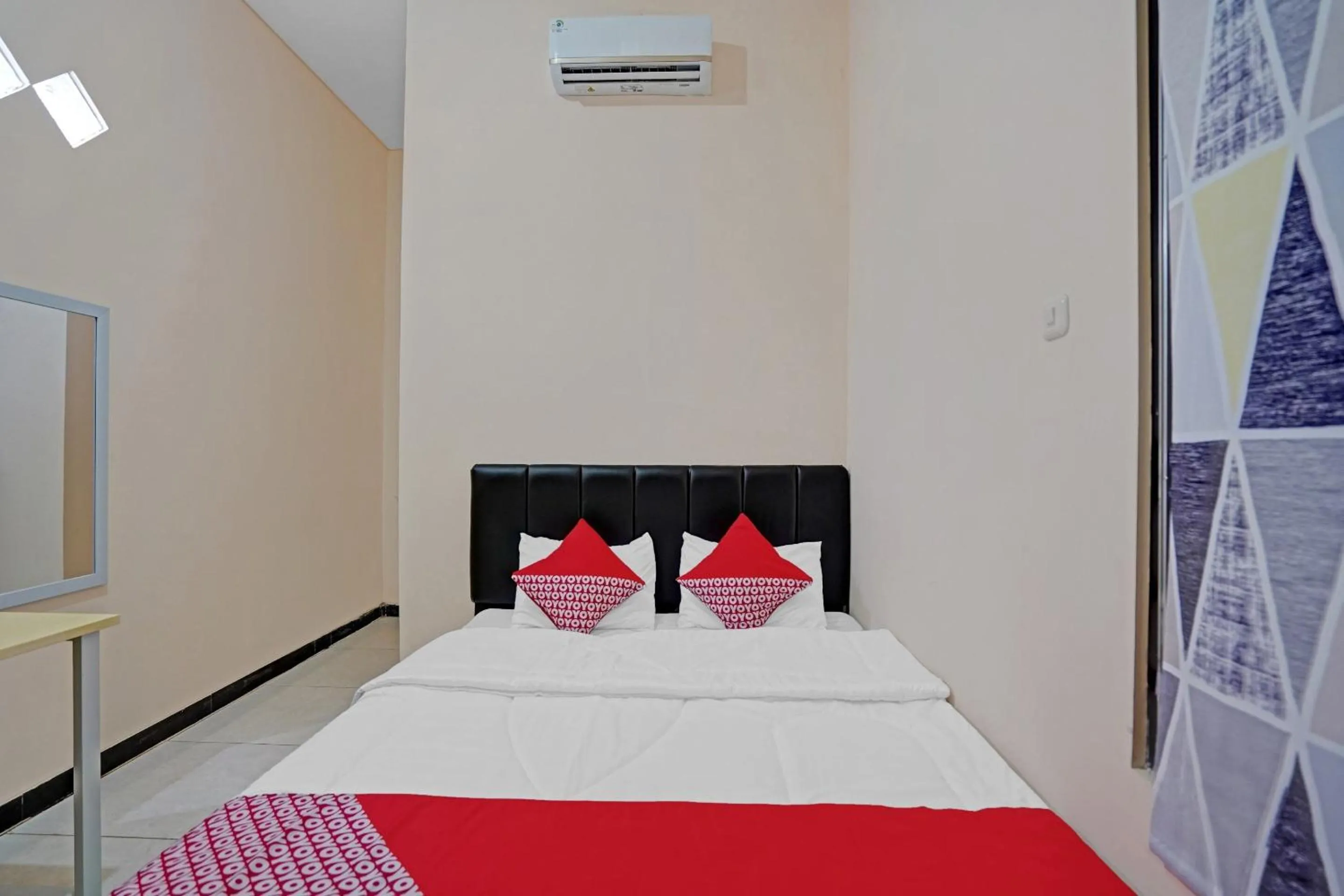 Bedroom, Bed in OYO Life 90649 Raja Residence Syariah