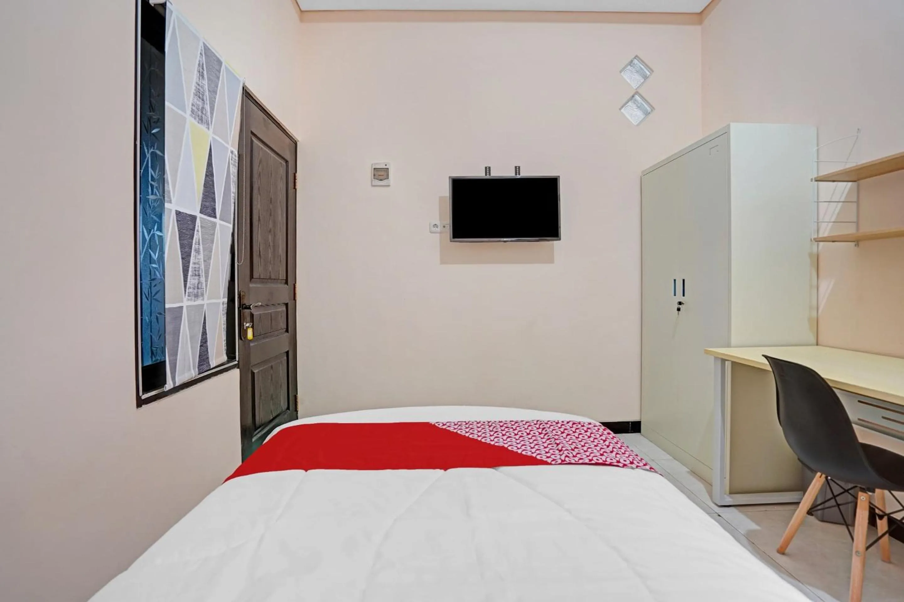 Bedroom, Bed in OYO Life 90649 Raja Residence Syariah
