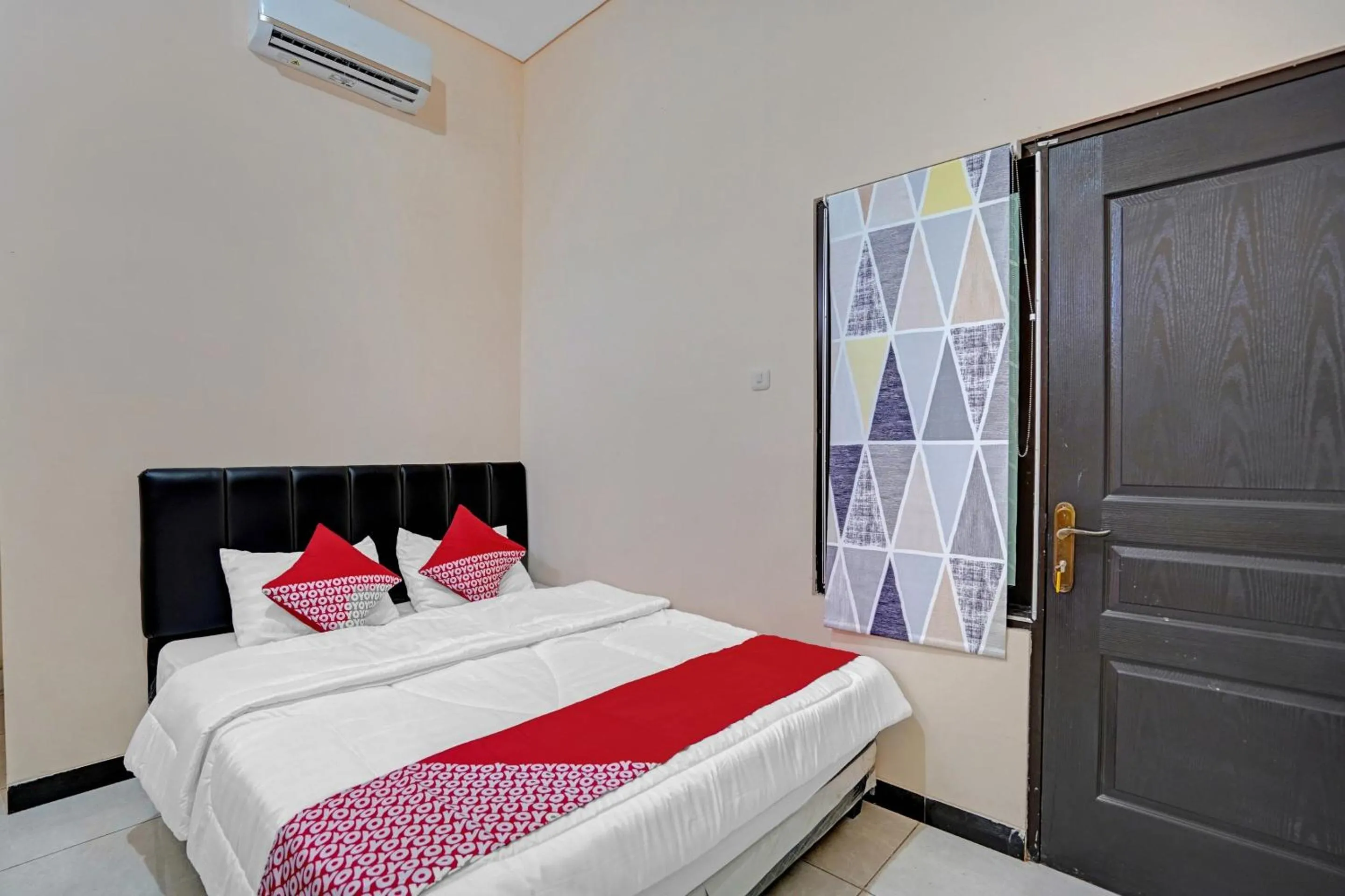 Bedroom, Bed in OYO Life 90649 Raja Residence Syariah