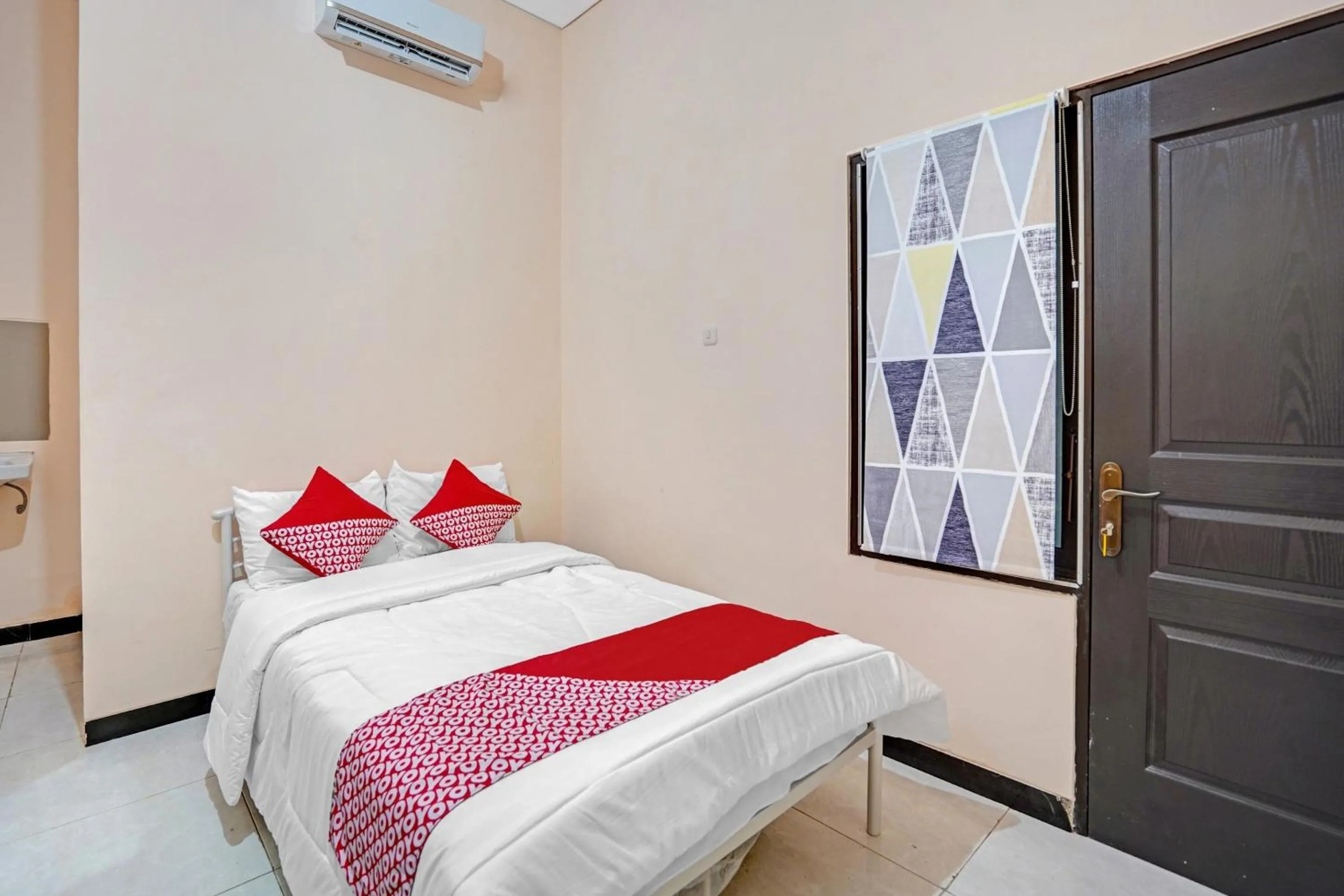 Bedroom, Bed in OYO Life 90649 Raja Residence Syariah