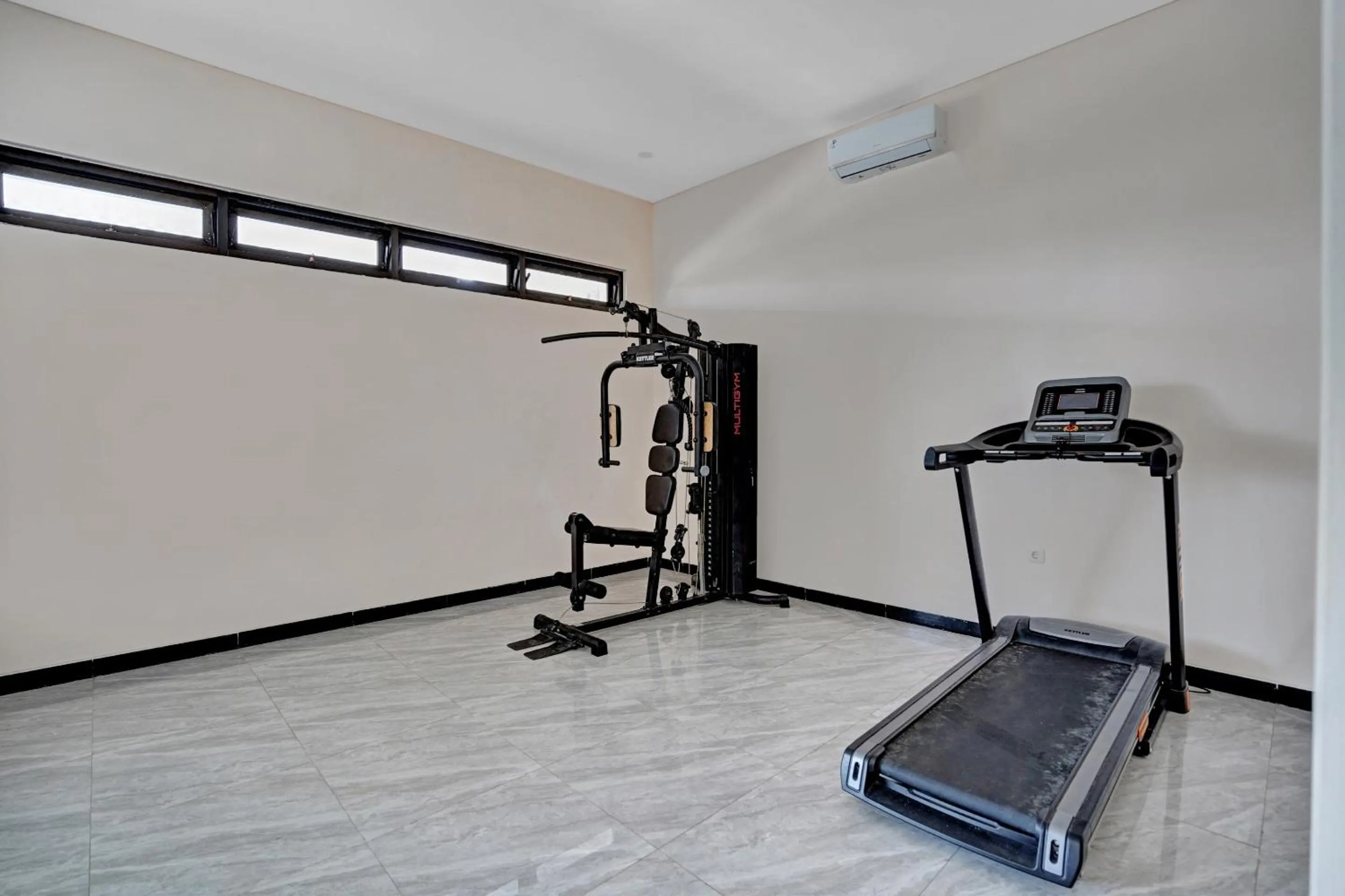 Fitness centre/facilities in OYO Life 90649 Raja Residence Syariah