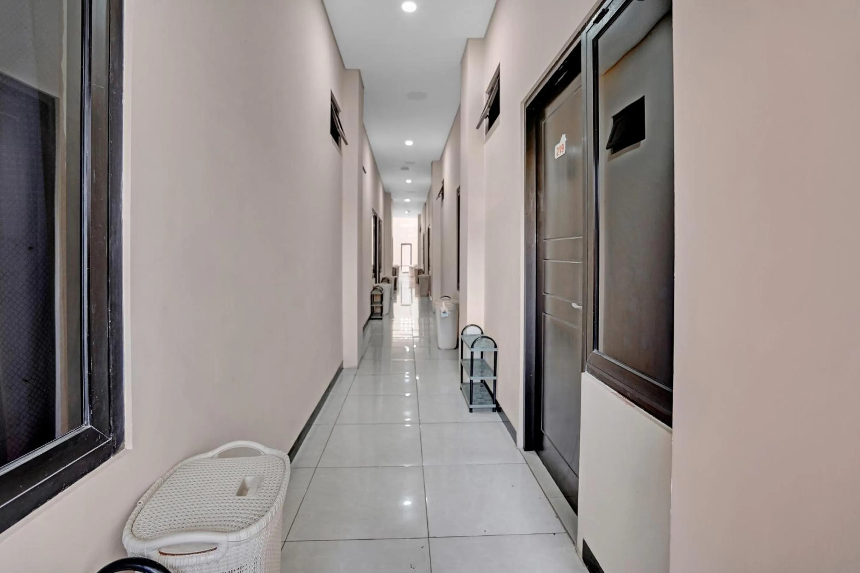 Lobby or reception in OYO Life 90649 Raja Residence Syariah