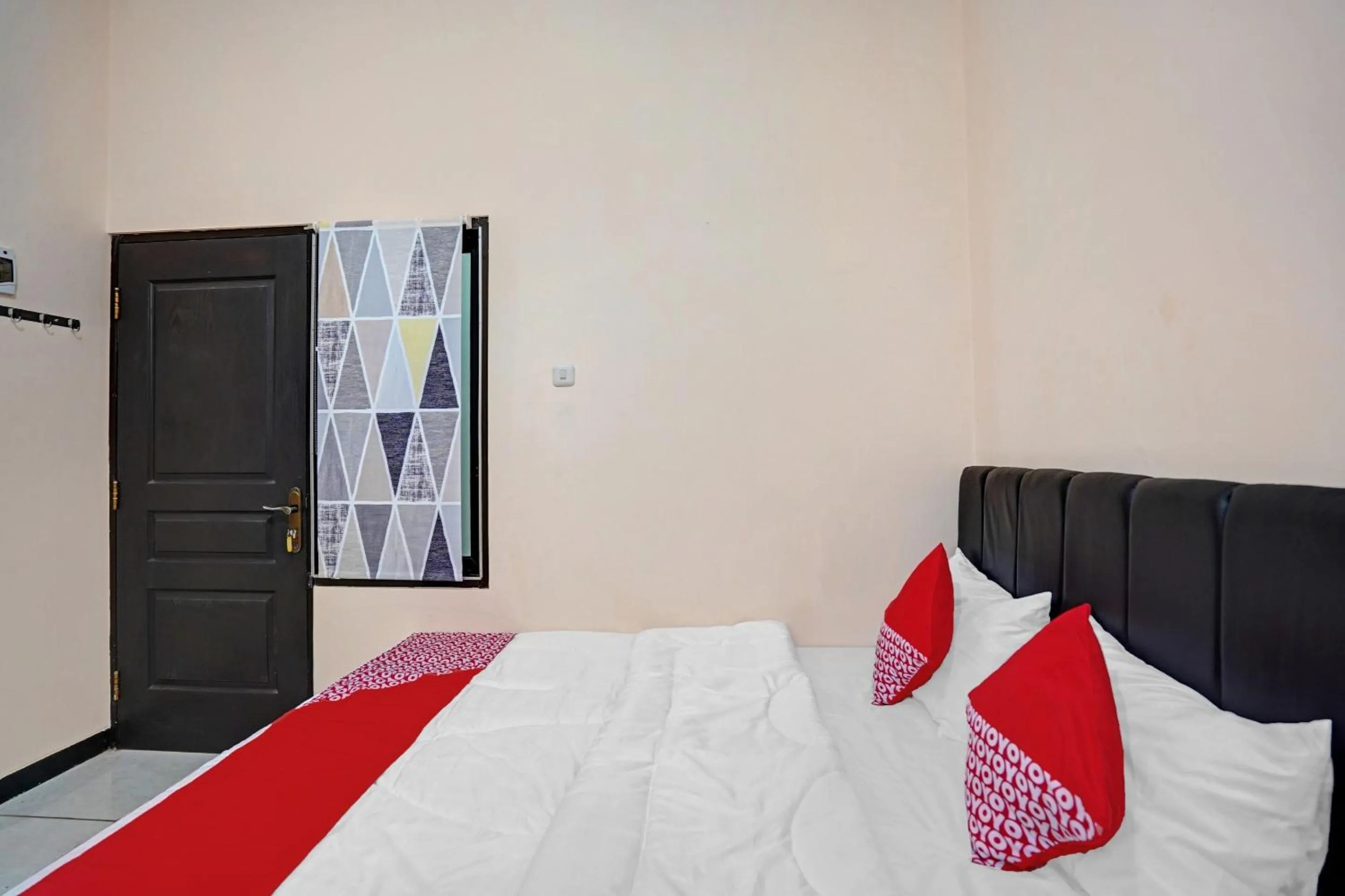 Bedroom, Bed in OYO Life 90649 Raja Residence Syariah